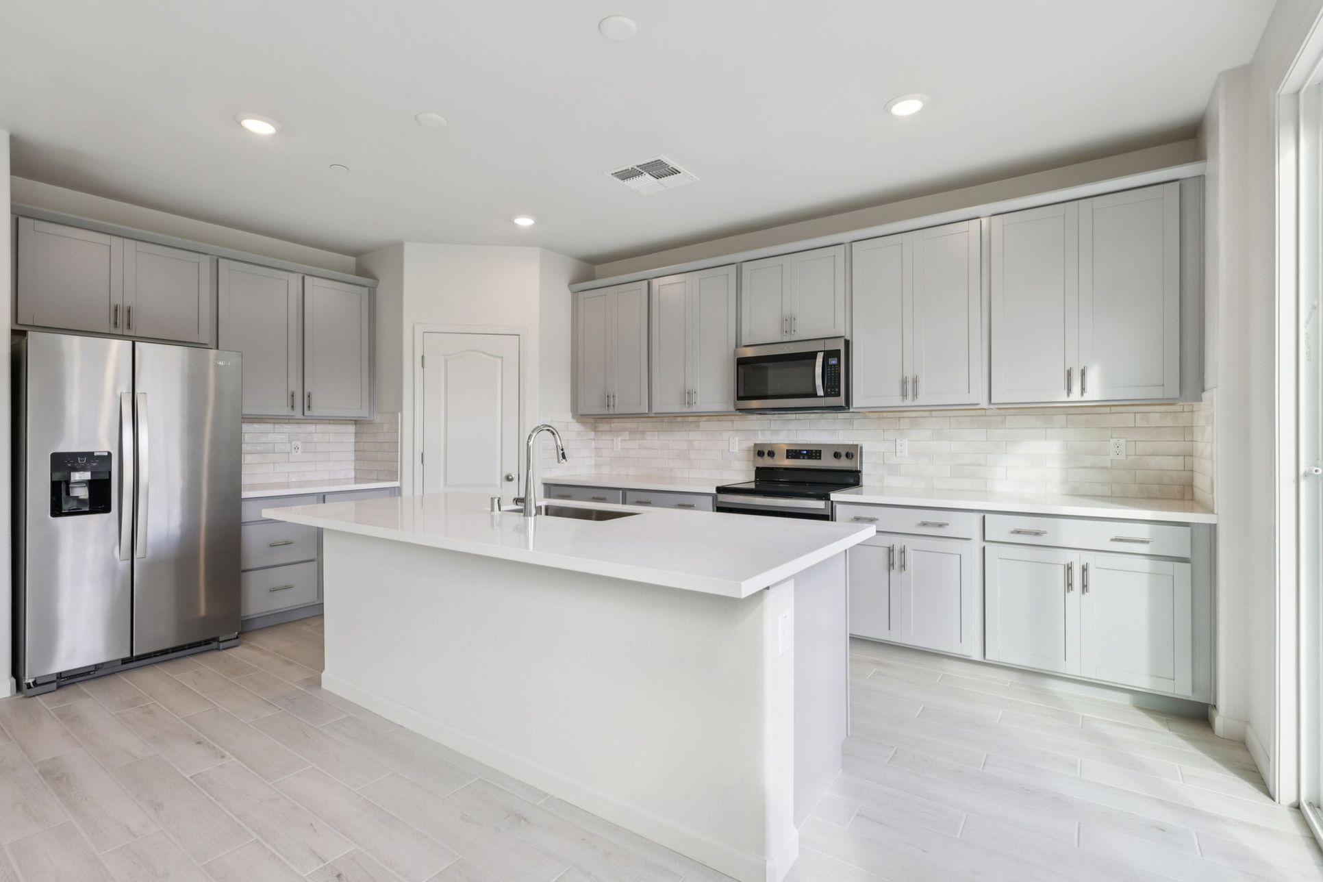 4106 Markovich Ct at Bay View:Kitchen