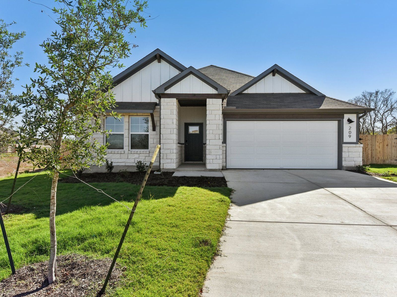 209 Coopers Hawk Crest is the Henderson (404) floorplan with the G elevation.:209 Coopers Hawk Crest Front Exterior