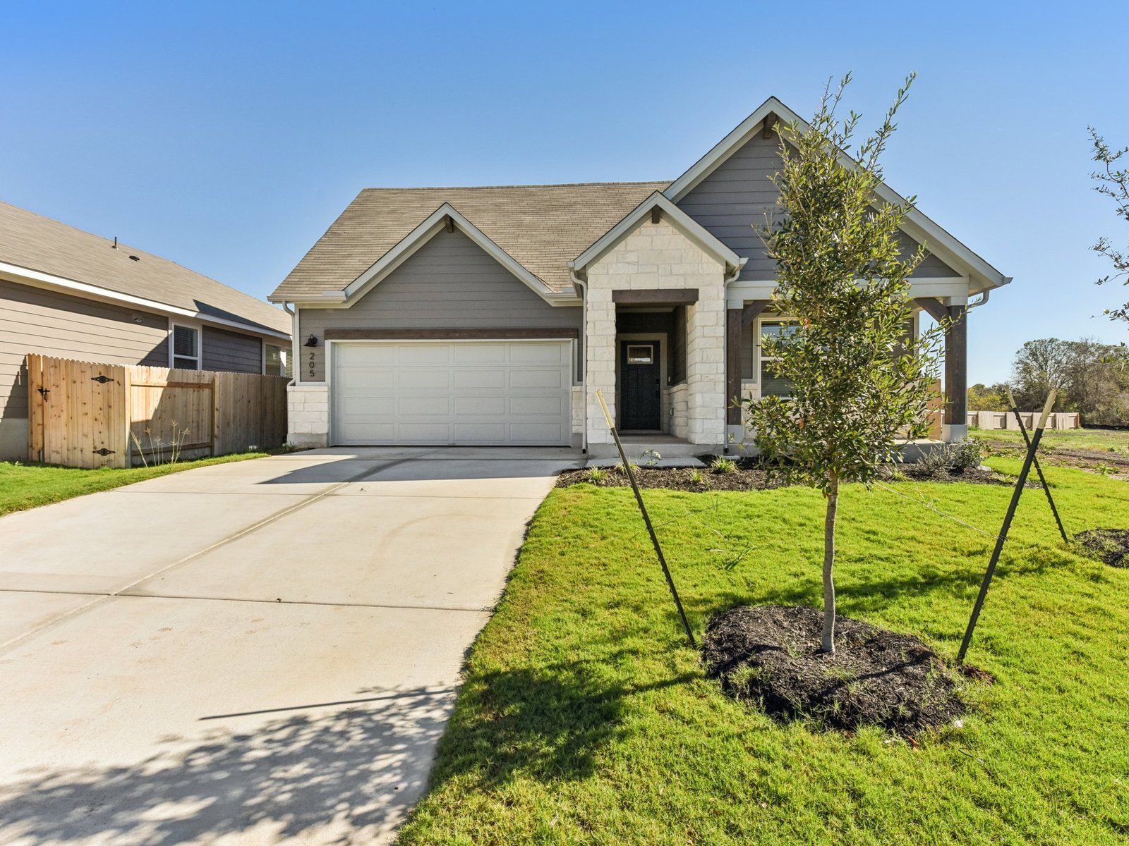 205 Coopers Hawk Crest is the Preston (403) floorplan with the H elevation.:205 Coopers Hawk Crest Front Exterior