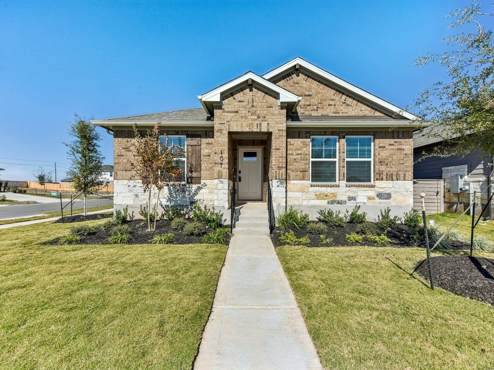 101 Rock Daisy Trail Front Exterior:101 Rock Daisy Trail Front Exterior