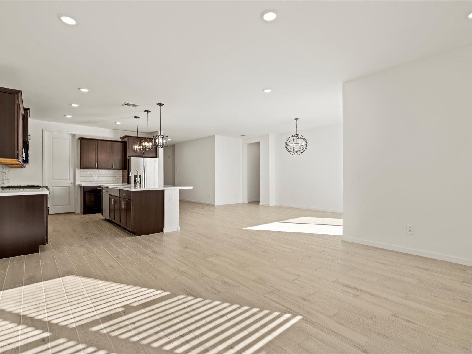 PHX_Paloma-Creek_Living-Area_15985-W-Desert-Spoon-Dr:PHX_Paloma-Creek_Living-Area_15985-W-Desert-Spoon-Dr