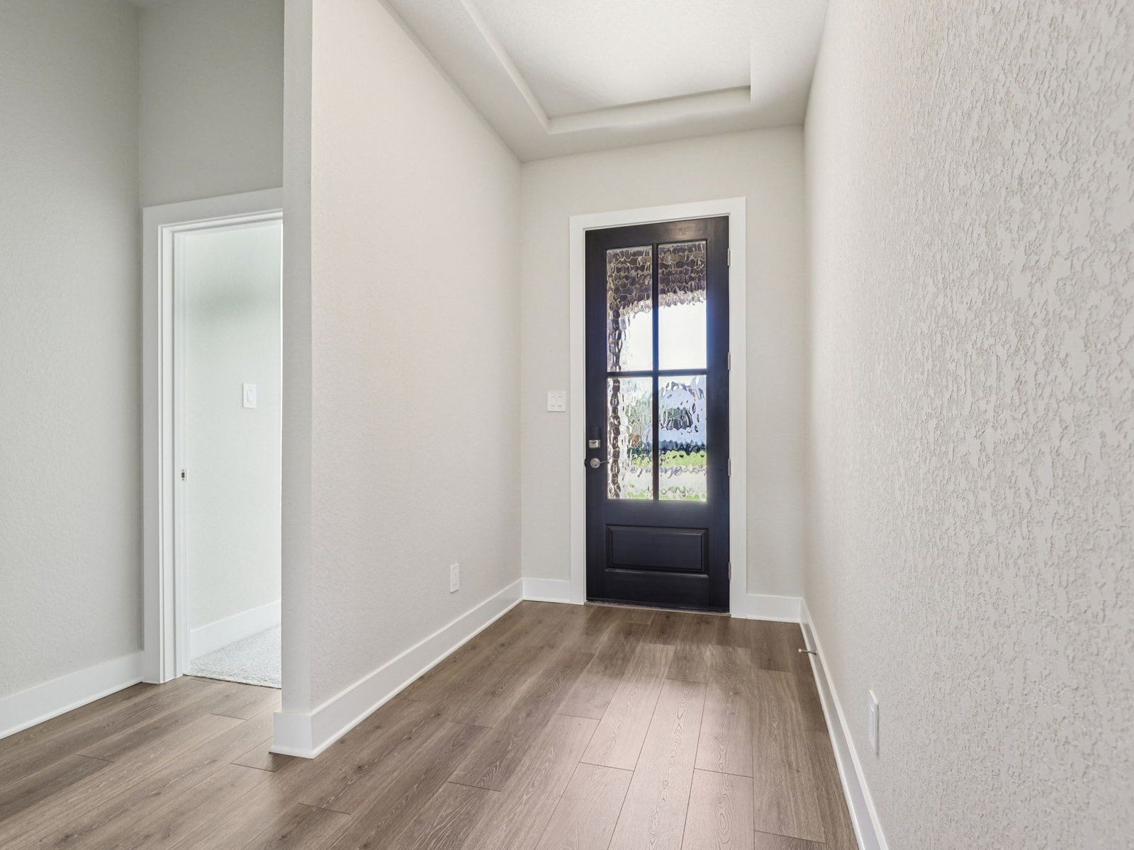 Entry:Entry in the Holly floorplan at a Meritage Homes community.