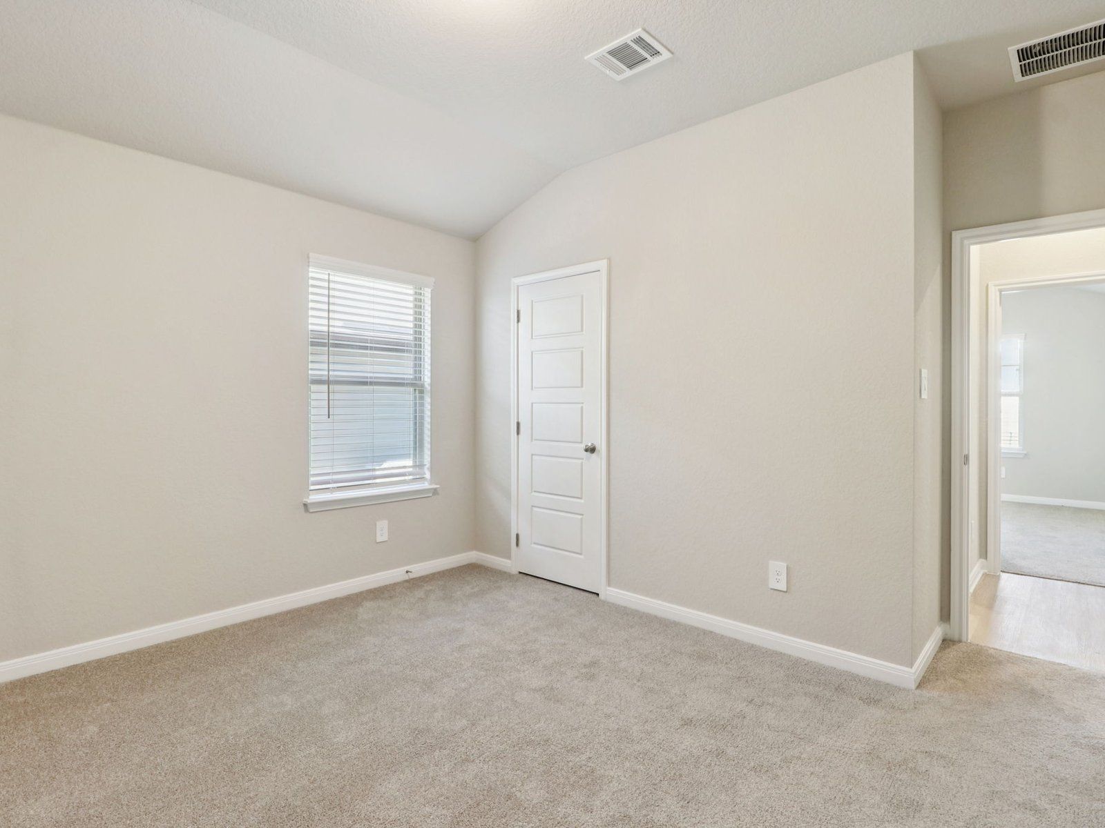 Guest Bedroom:Guest Bedroom