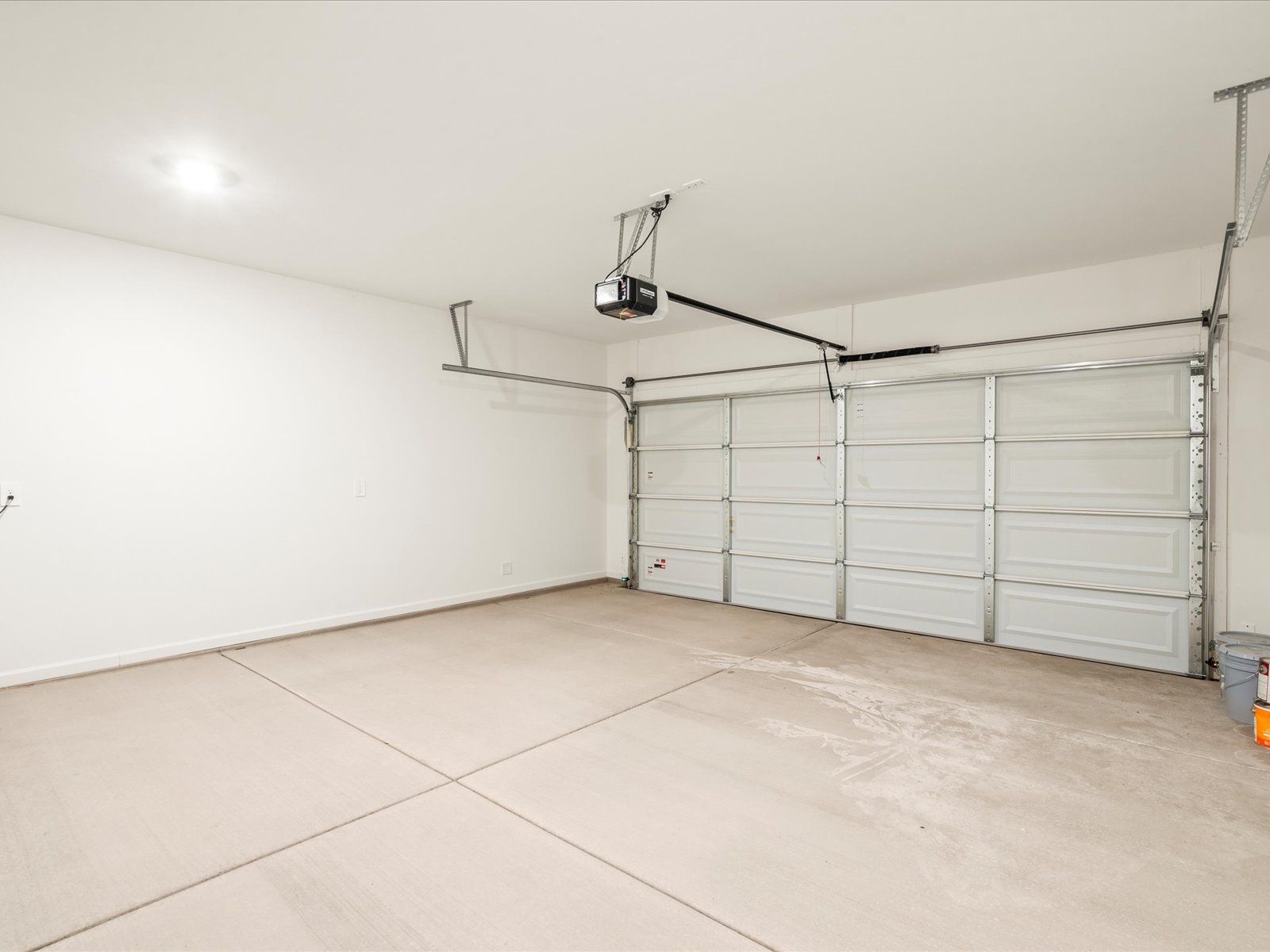 Garage:Welcome to the 1460 floorplan.