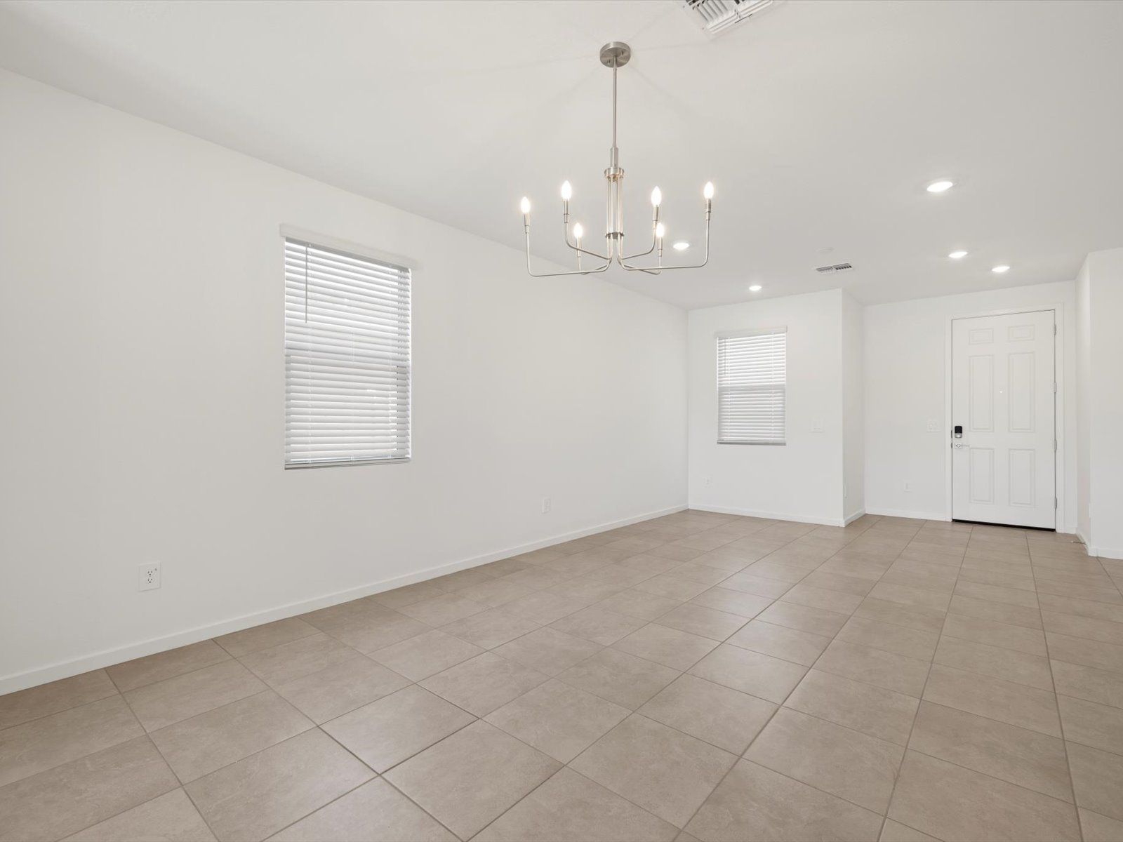 Dining Area:Dining Area