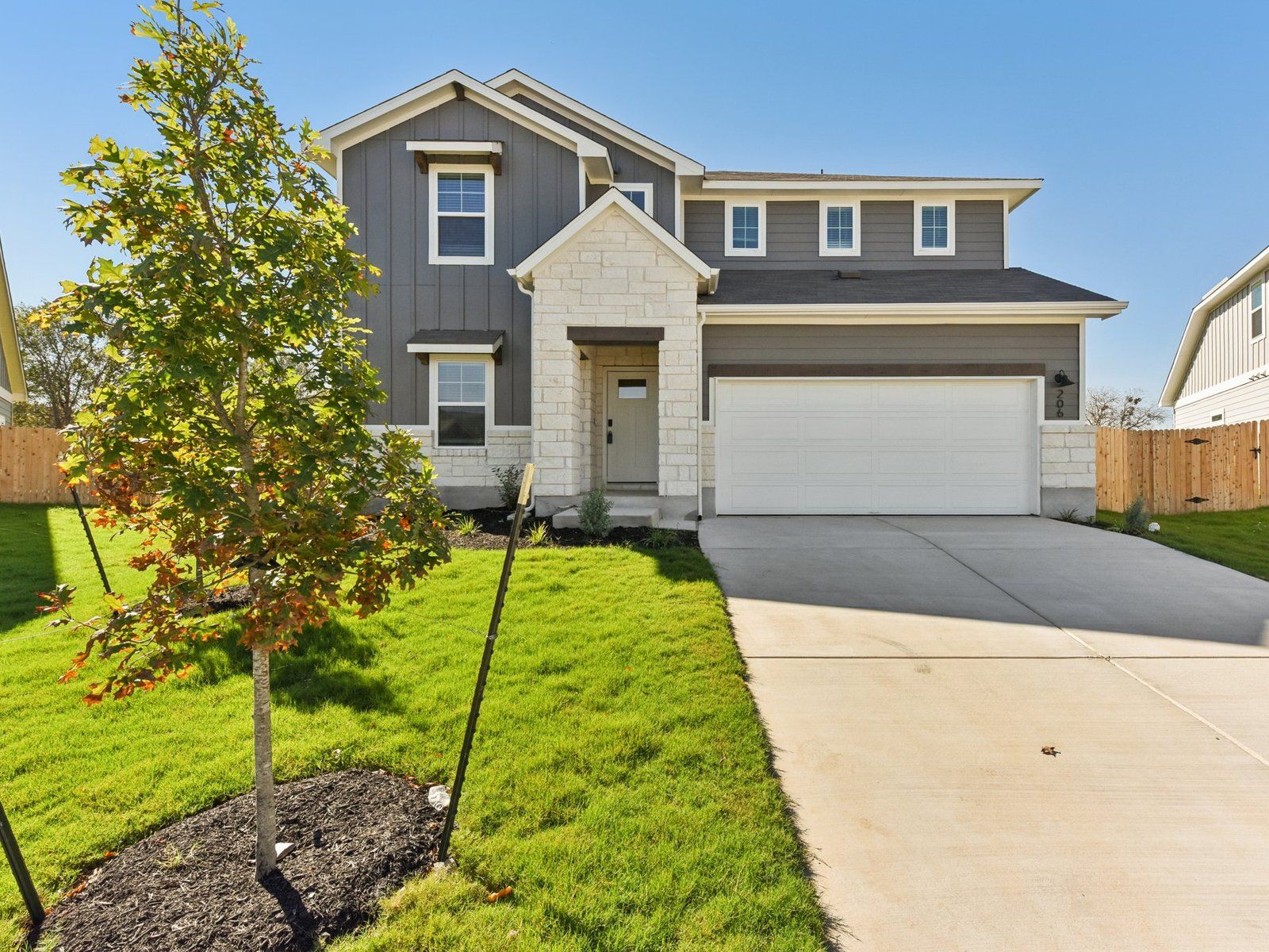 206 Coopers Hawk Crest Front Exterior:206 Coopers Hawk Crest Front Exterior