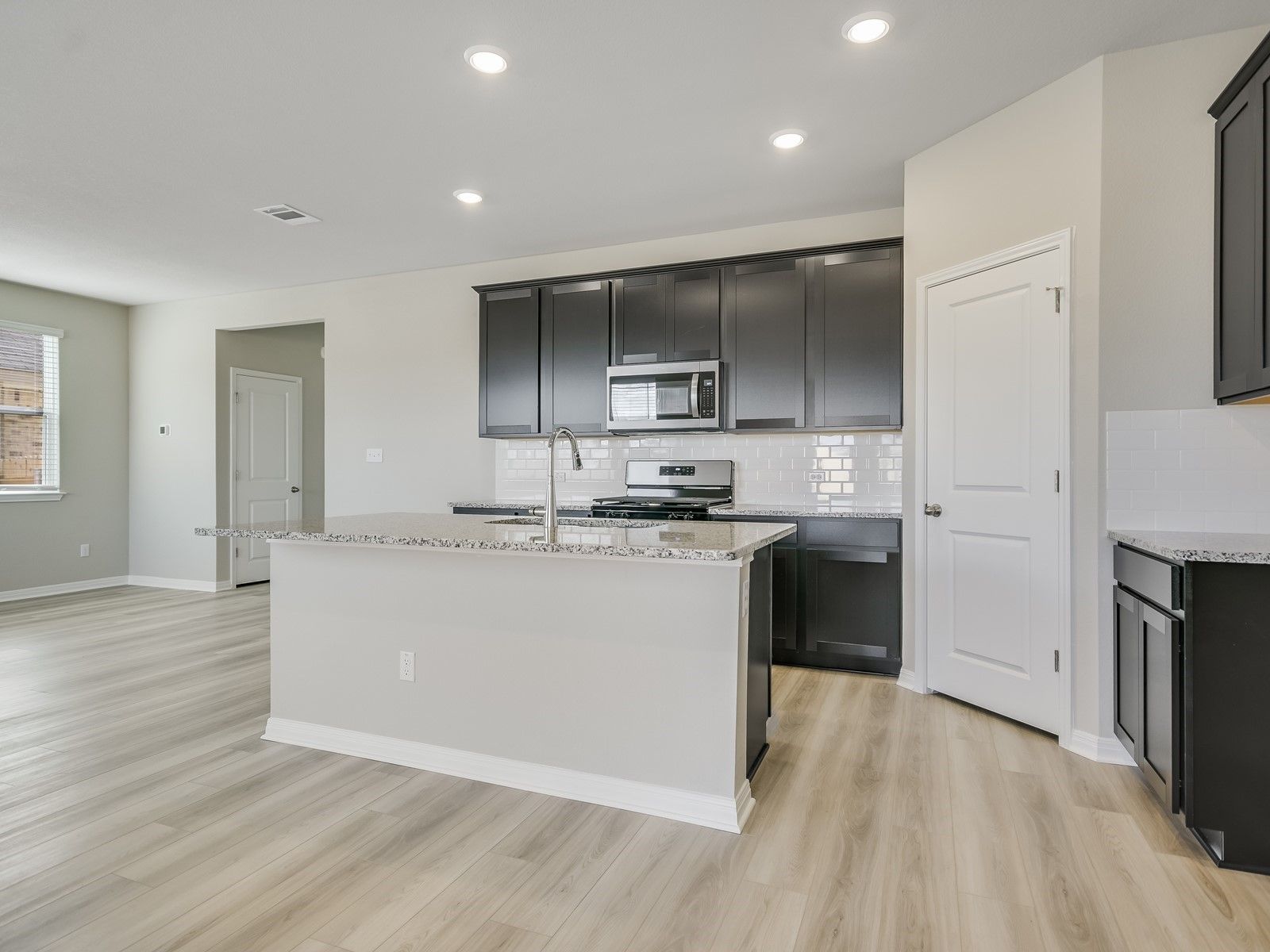 Kitchen:The Lassen (370) Floorplan