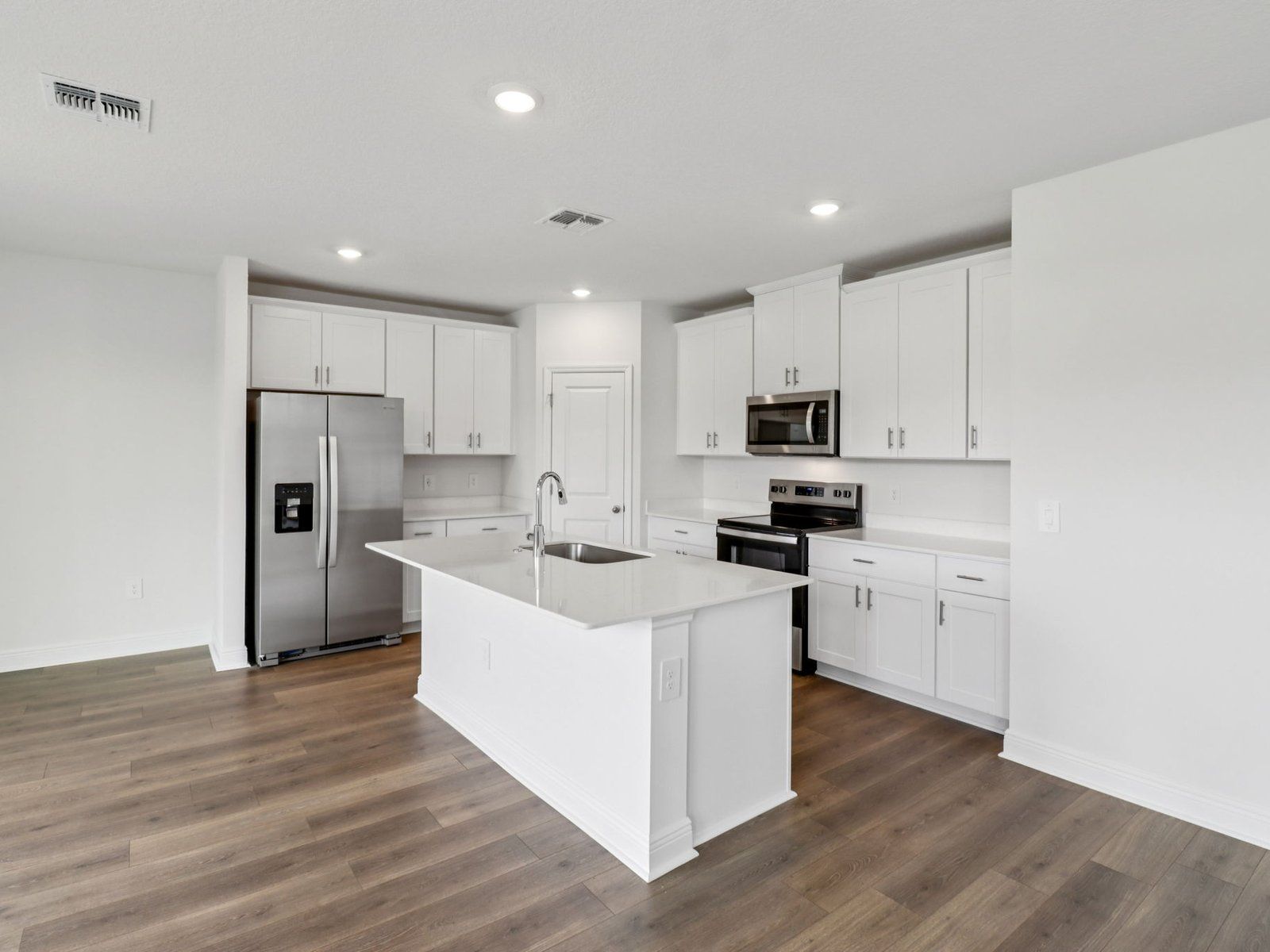 12-custom-Orlando - The Reserve at Hammock Oaks - 807 Sunshower Dr Lady Lake FL 32159 - 012.jpg:12-custom-Orlando - The Reserve at Hammock Oaks - 807 Sunshower Dr Lady Lake FL 32159 - 012.jpg