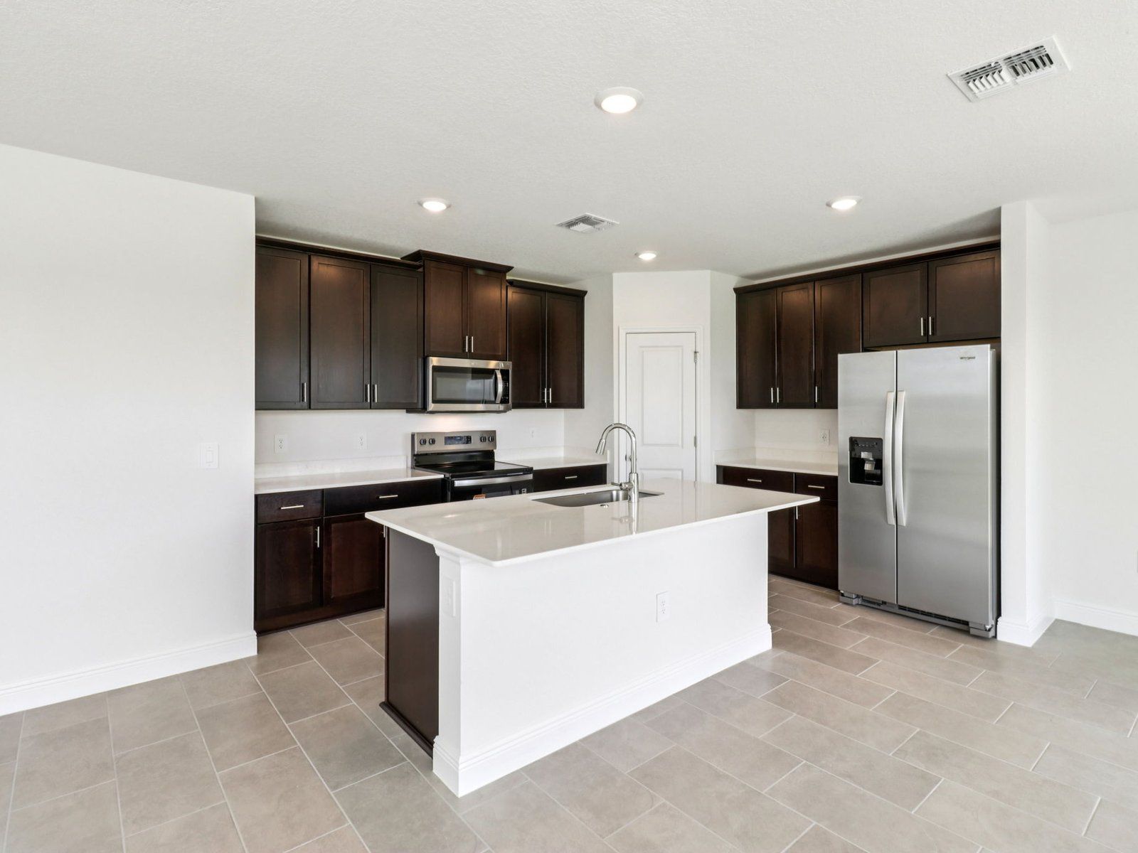 10-custom-Orlando - The Reserve at Hammock Oaks - 891 Sunshower Dr Lady Lake FL 32159 - 010.jpg:10-custom-Orlando - The Reserve at Hammock Oaks - 891 Sunshower Dr Lady Lake FL 32159 - 010.jpg
