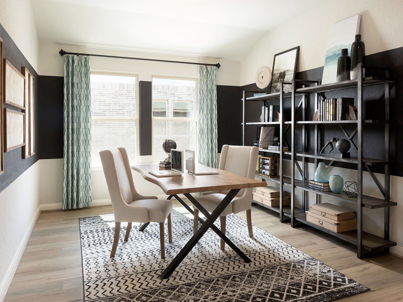 Utilize this spacious flex space as a home office or however suits your family's needs.:Utilize this spacious flex space as a home office or however suits your family's needs.