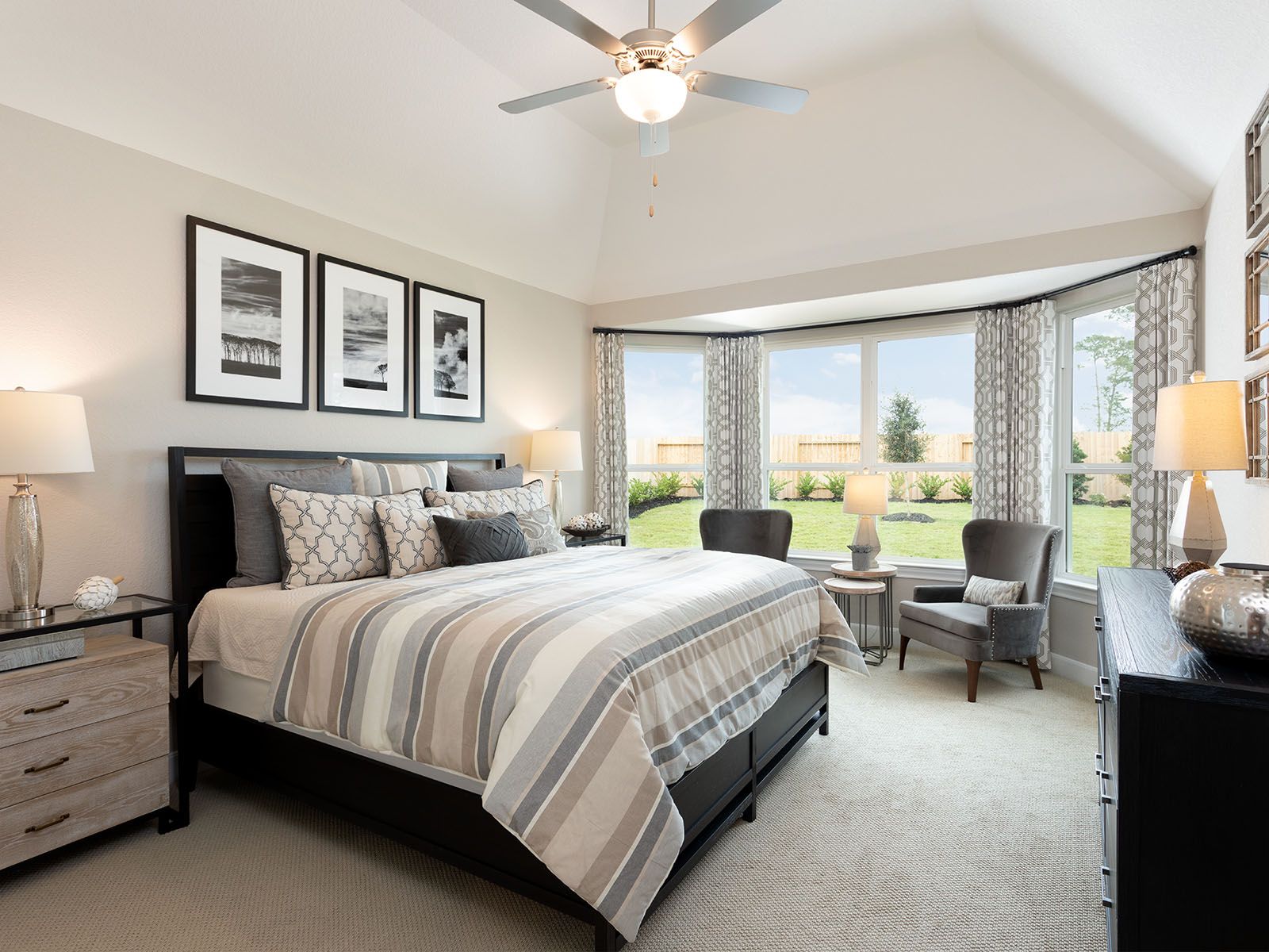 HOU_MontgomeryOaks_4012_Cedar_Classic White_BED1_web:HOU_MontgomeryOaks_4012_Cedar_Classic White_BED1_web