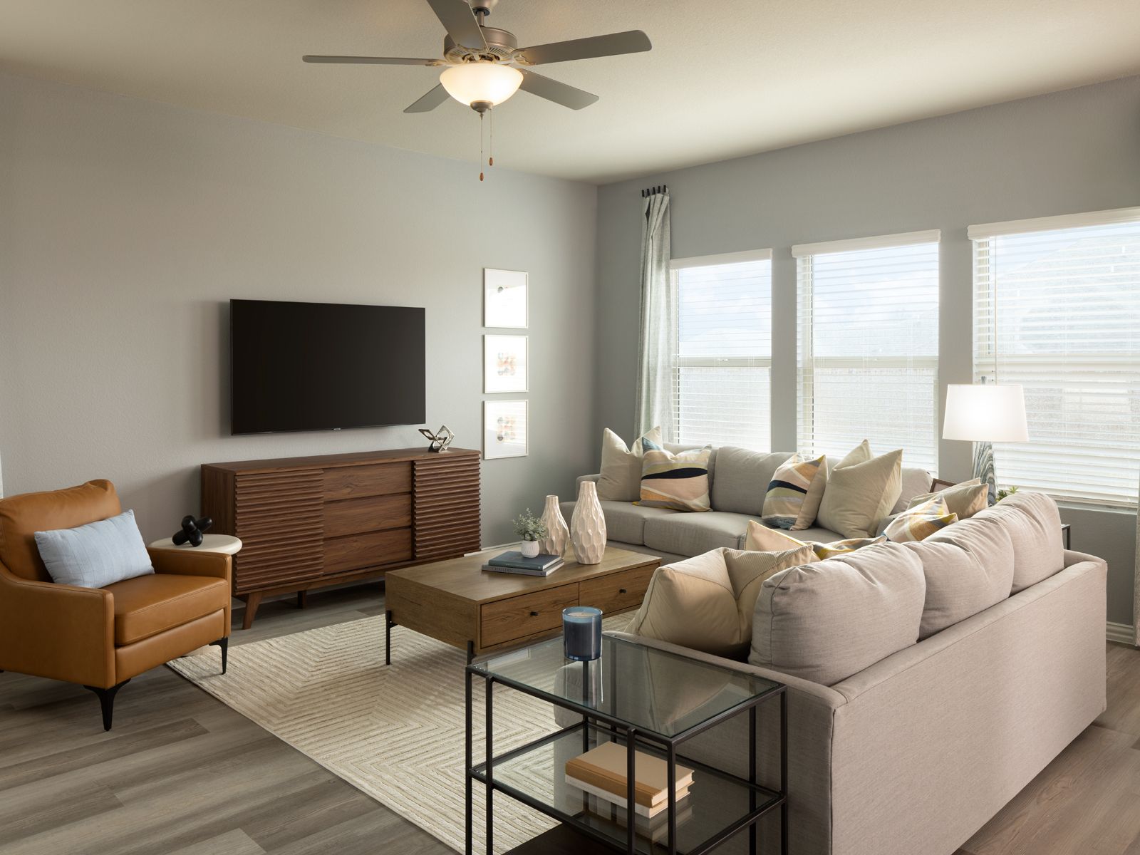 Enjoy the cozy living room after a long day:Living Room