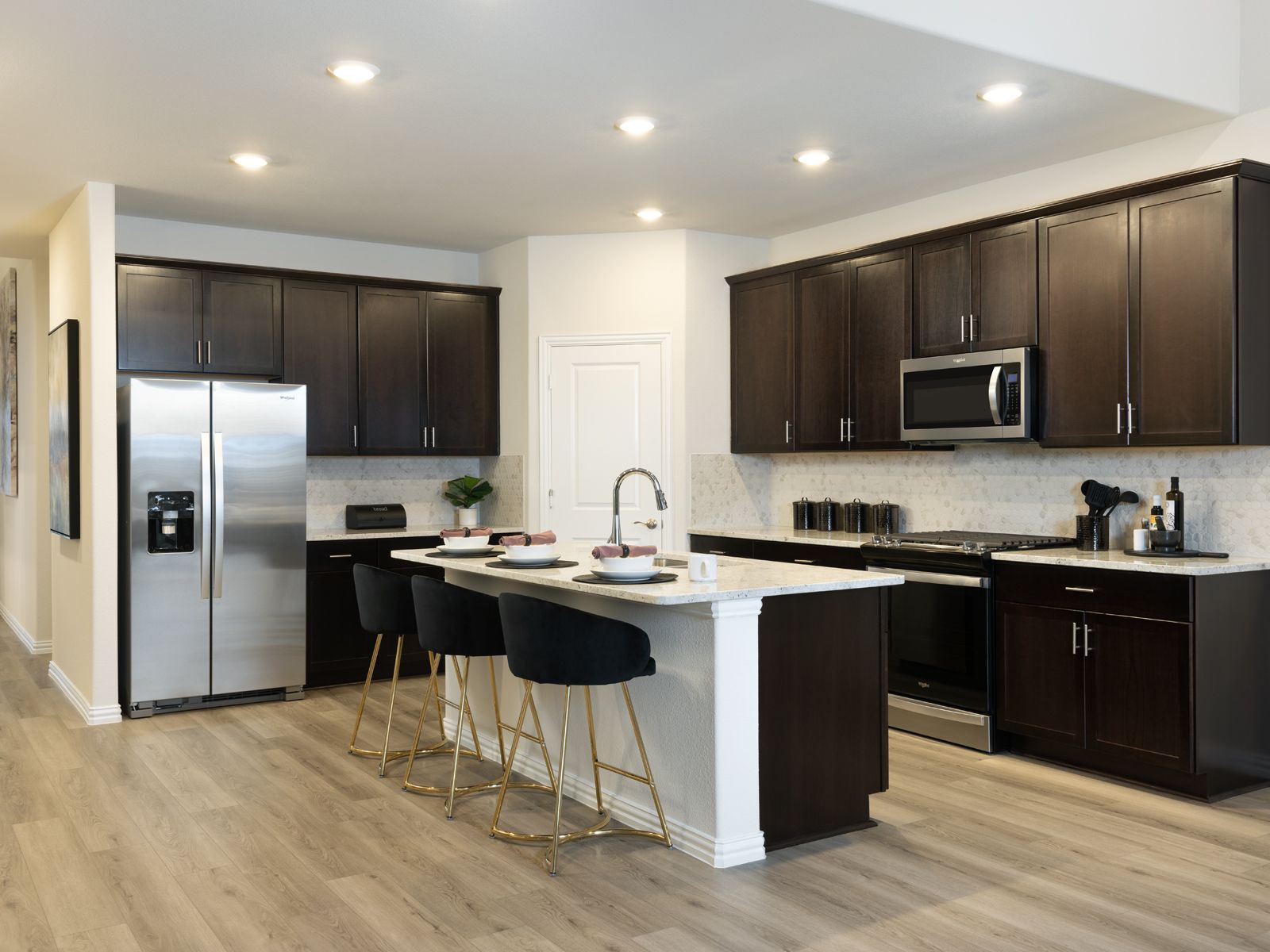 With a spacious kitchen and large prep space, making family meals has never been so easy.:With a spacious kitchen and large prep space, making family meals has never been so easy.