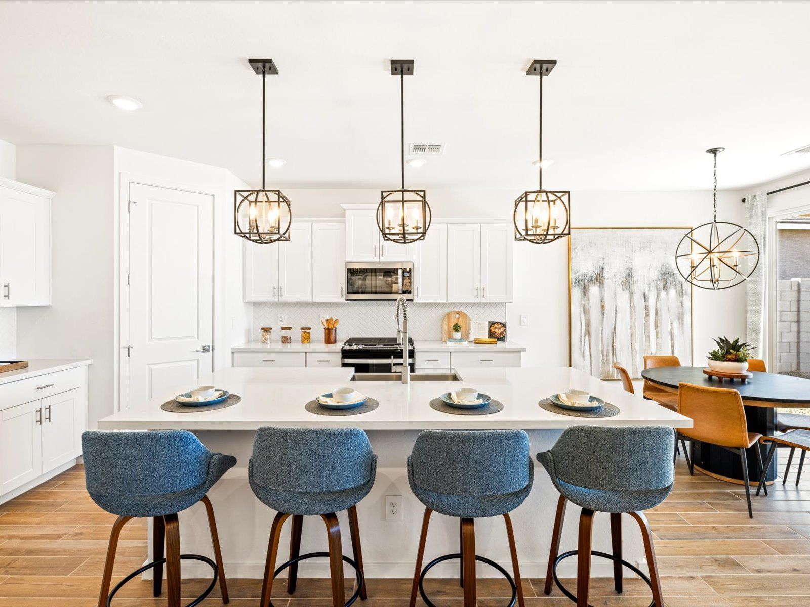 Dining Area:Dining Area