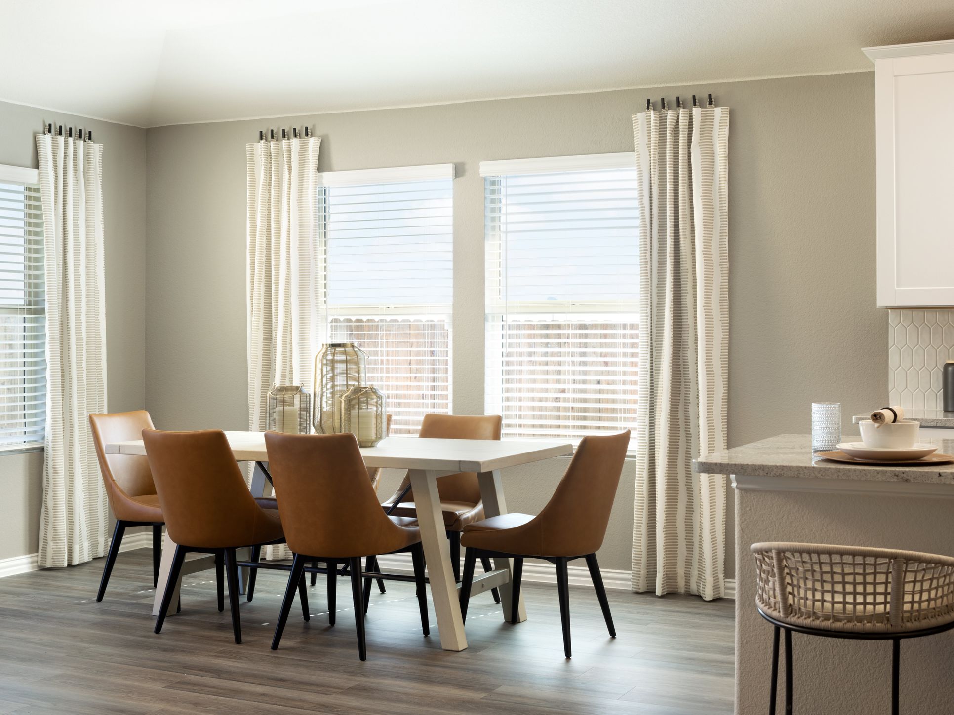 Enjoy dinners around the dining table:Dining Room