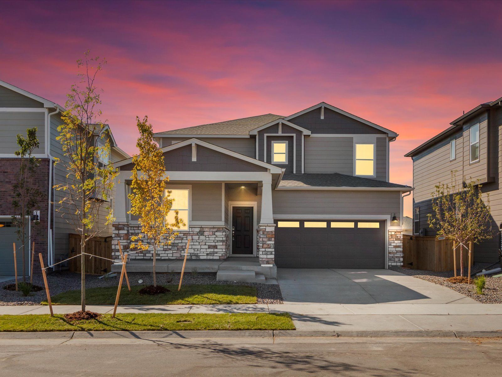DEN_Ridgeline-Vista_Snowberry_Facade-Twilight_F_545-Red-Rock-Pl