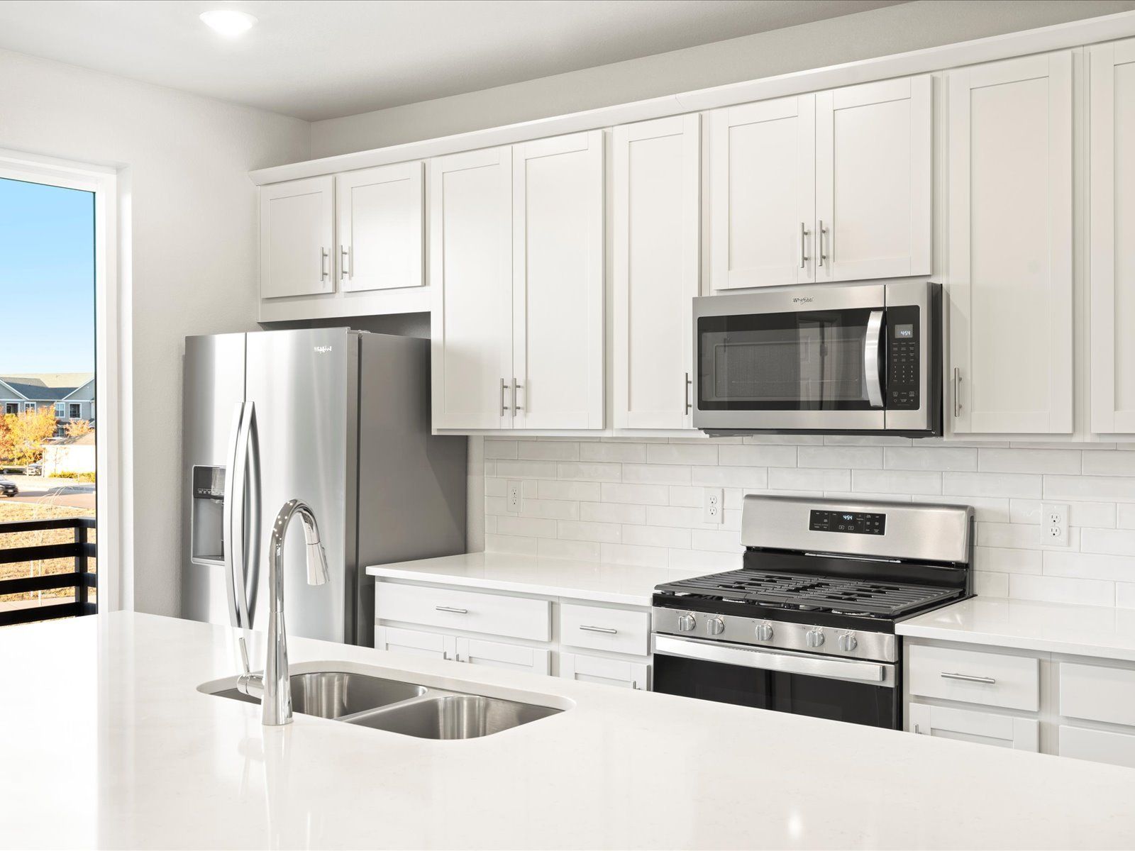 Kitchen:The Cameron floorplan interior image taken at a Meritage Homes community in Broomfield, CO.