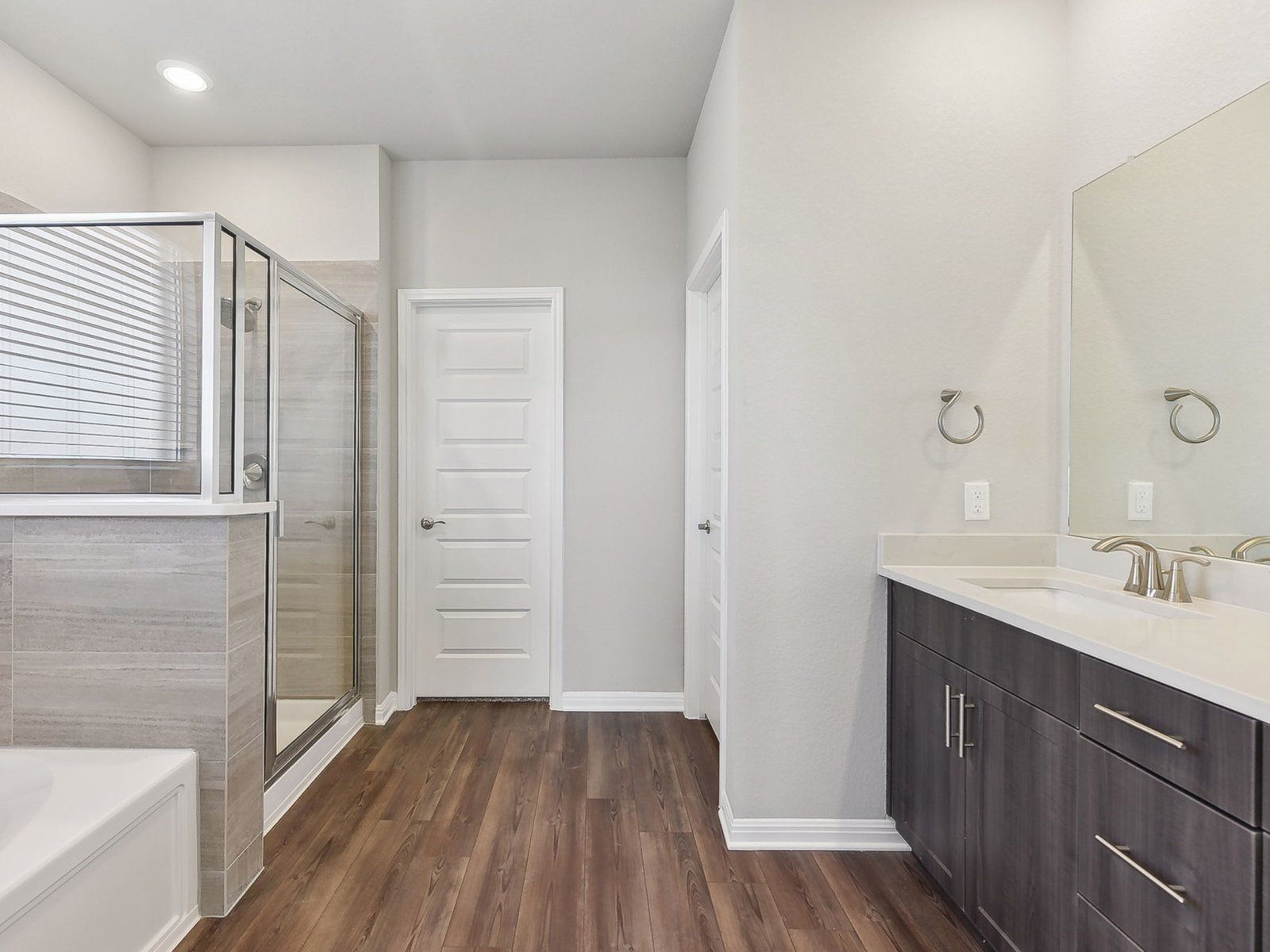 Primary Bathroom:The Frontier (560) Floorplan