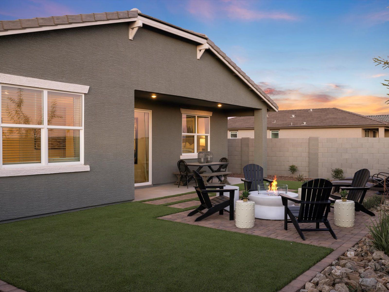 PHX_Allure-Vista-Reserve_Lark_Backyard_36-1W0A2423.jpg:Backyard in Lark Floorplan modeled at Allure Vista