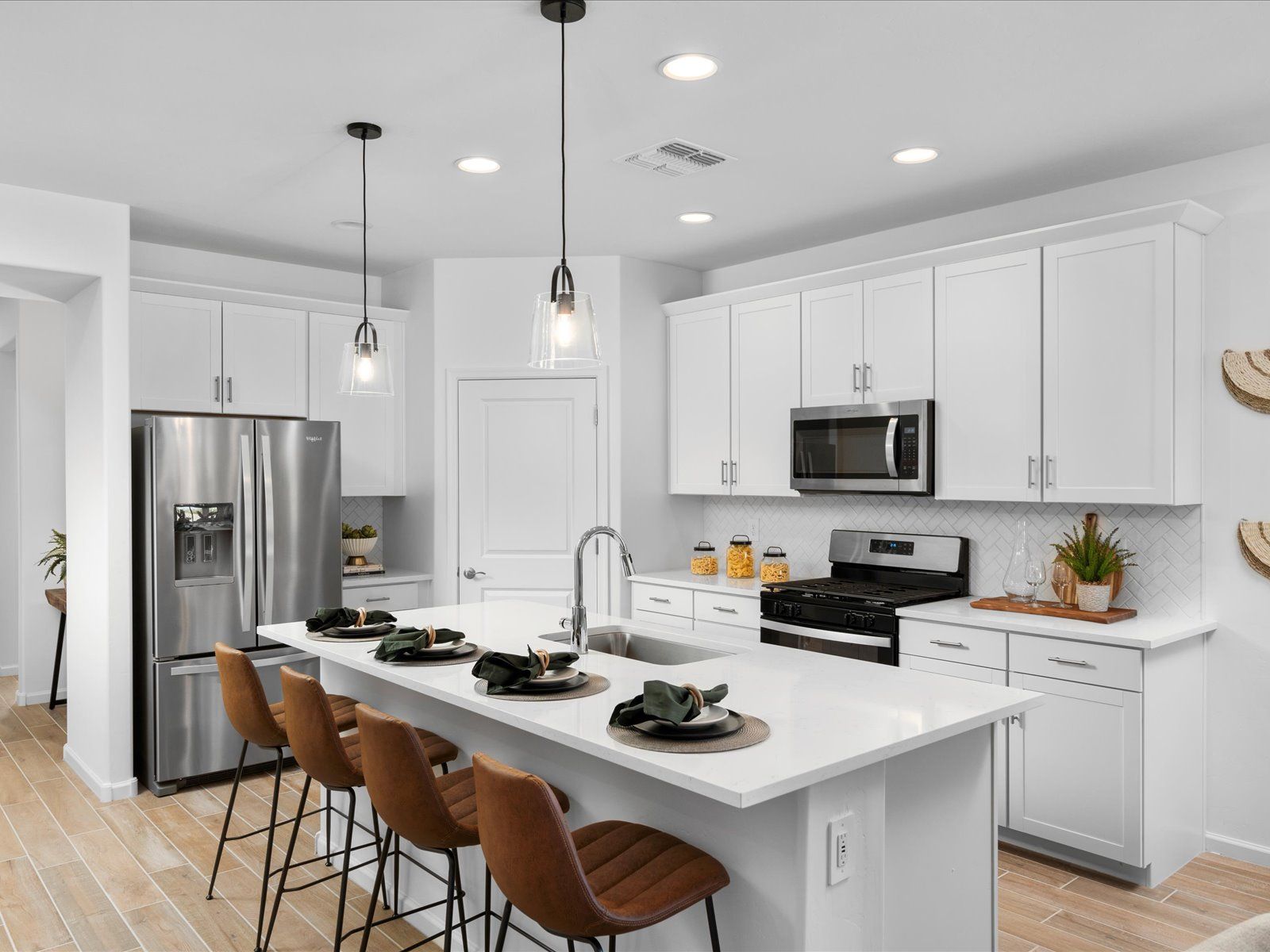Enjoy an open concept kitchen complete with a suite of Whirlpool® appliances.:Enjoy an open concept kitchen complete with a suite of Whirlpool® appliances.
