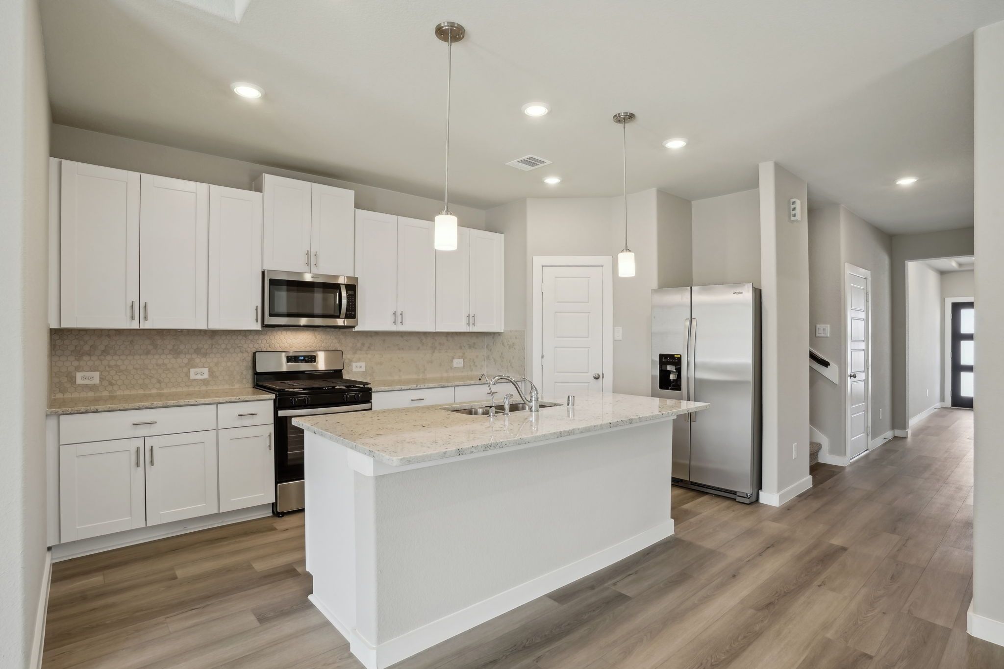 11-web-or-mls-Houston - Pine Lake Cove - 18083 Martin Pines Dr, Conroe, TX 77356 - 010.jpg:11-web-or-mls-Houston - Pine Lake Cove - 18083 Martin Pines Dr, Conroe, TX 77356 - 010.jpg