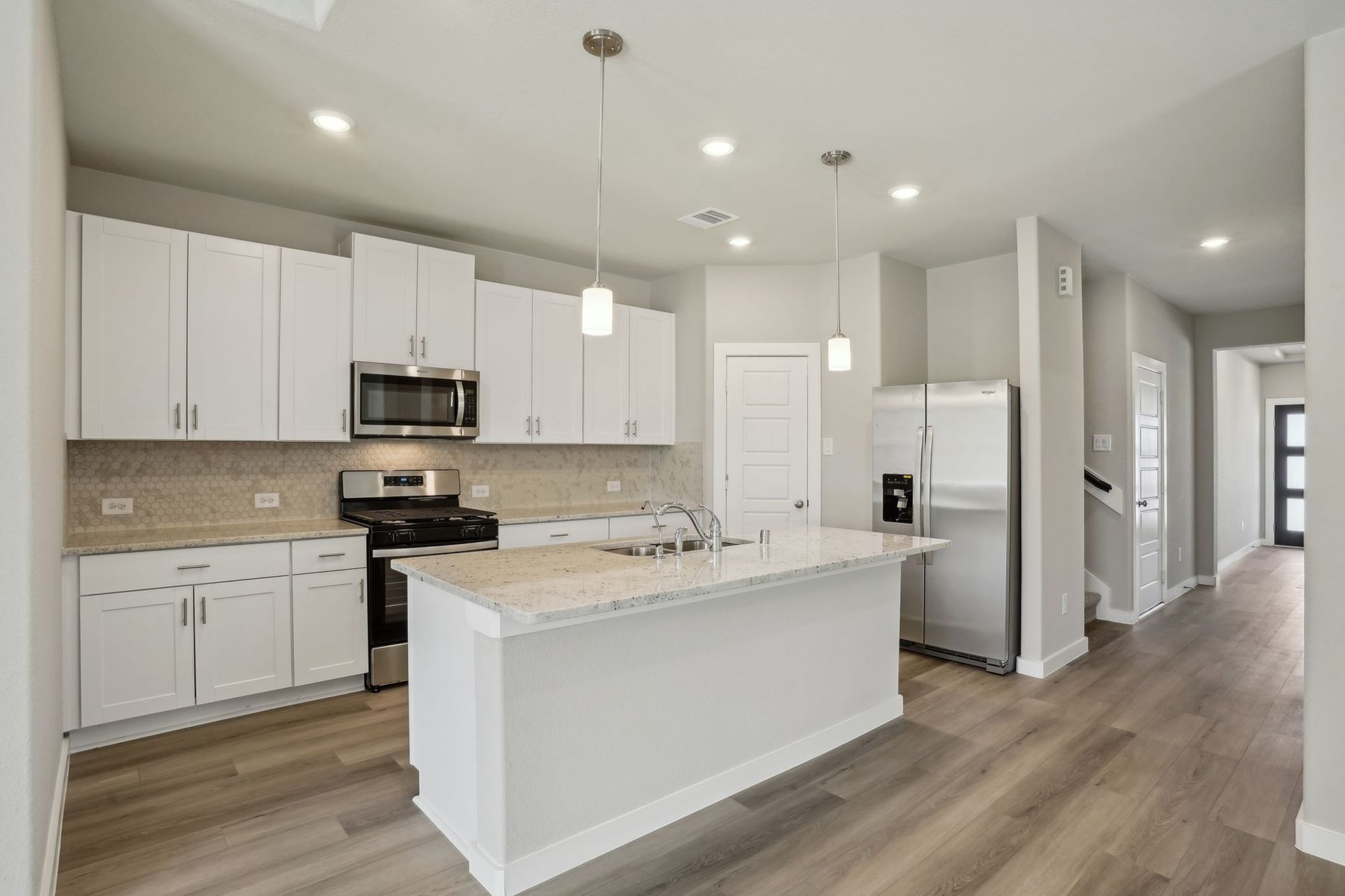 11-web-or-mls-Houston - Pine Lake Cove - 18083 Martin Pines Dr, Conroe, TX 77356 - 010.jpg:11-web-or-mls-Houston - Pine Lake Cove - 18083 Martin Pines Dr, Conroe, TX 77356 - 010.jpg