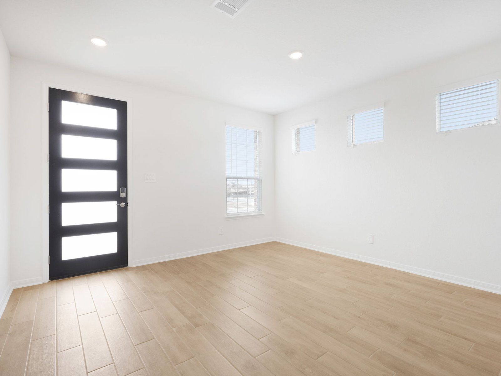 Entry:Entry of the Sabine floorplan at a Meritage Homes community.