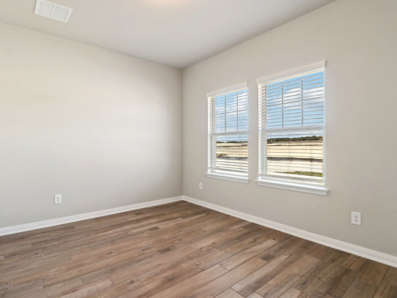 Flex Space:Flex space in the Pearl floorplan at a Meritage Homes community.
