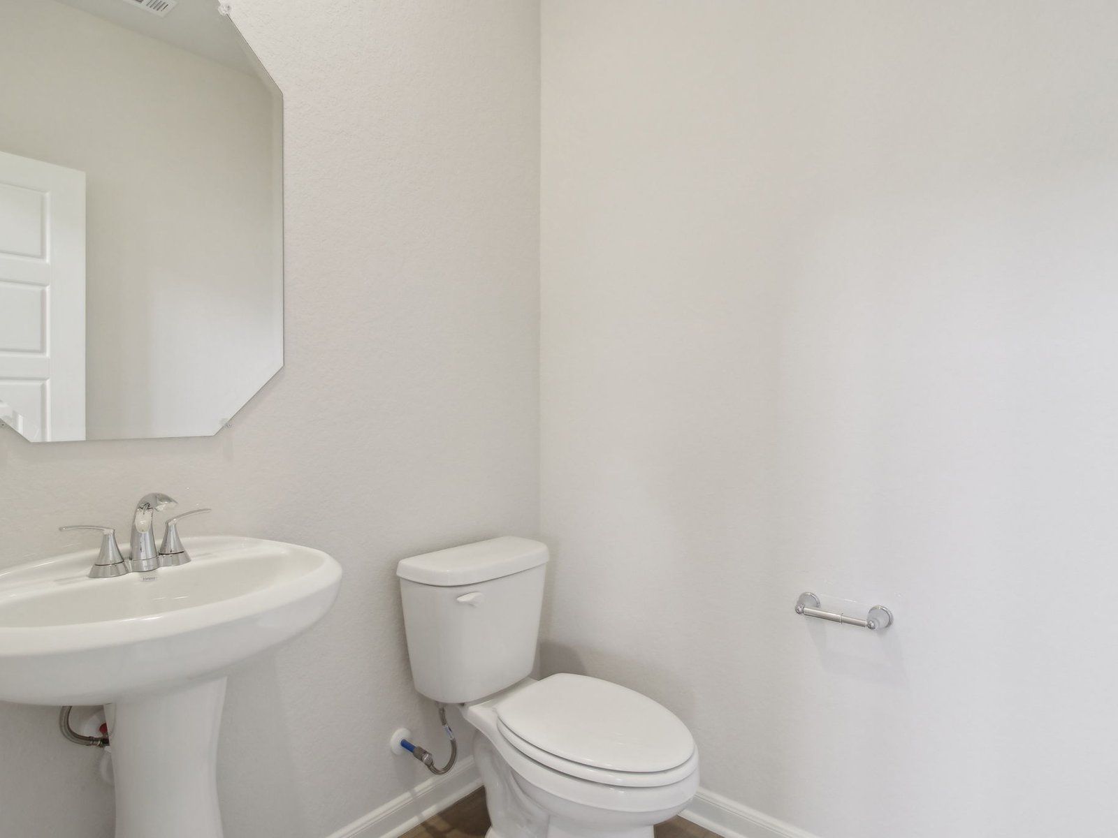 Powder room in the Cedar floorplan at a Meritage Homes community.:SAN_Sagebrooke_Cedar_4012_Powder Room_9902 Chestnut Walk_017.jpg