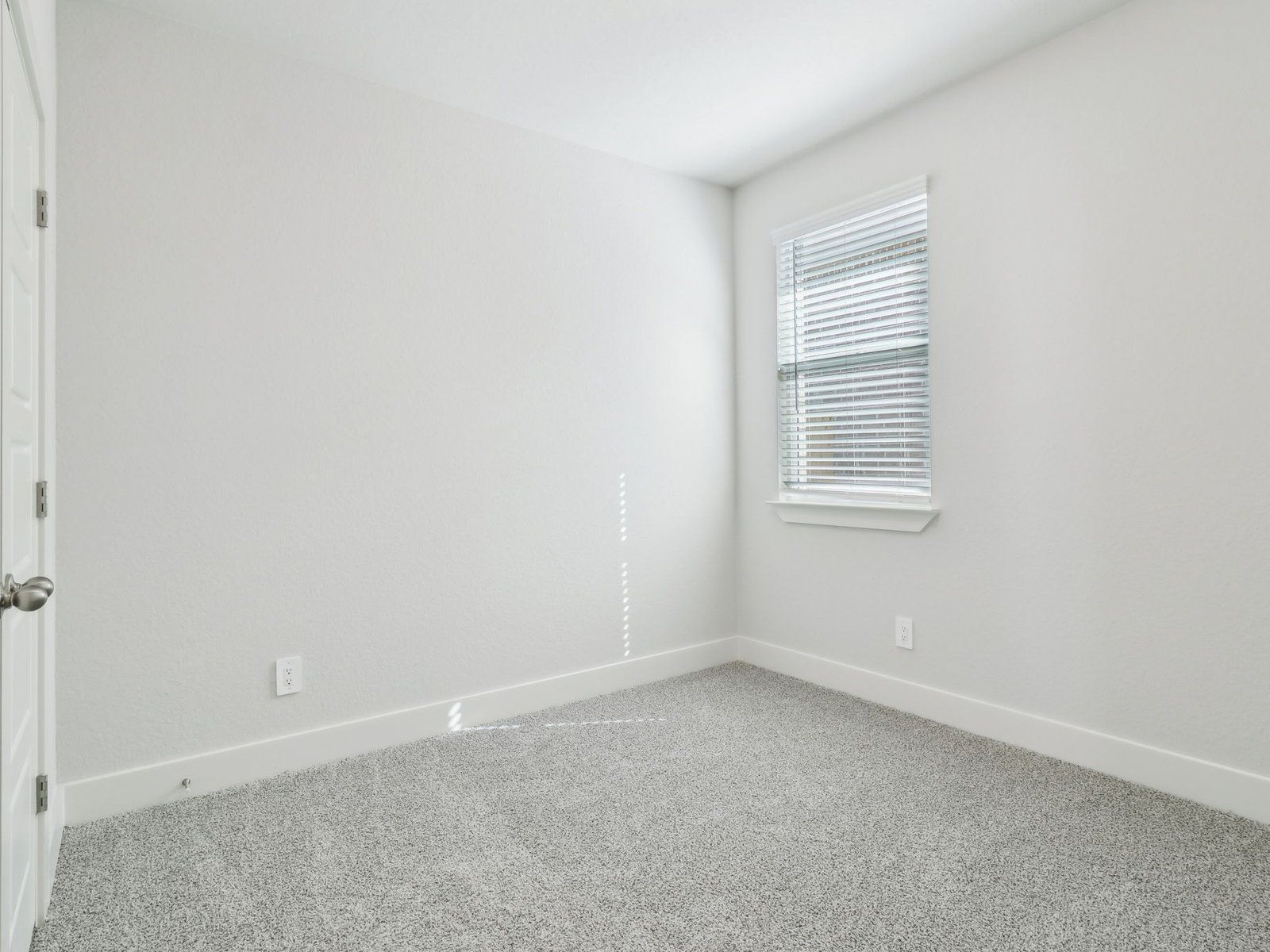Guest bedroom in the San Saba floorplan at a Meritage Homes community.:SAN_Thomas Pond_San Saba_3015_Guest Room_14603 Rainwater Trl_024.jpg