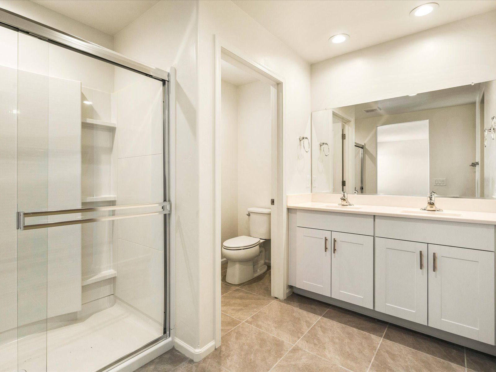 Welcome to the 2380 floorplan.:Bathroom