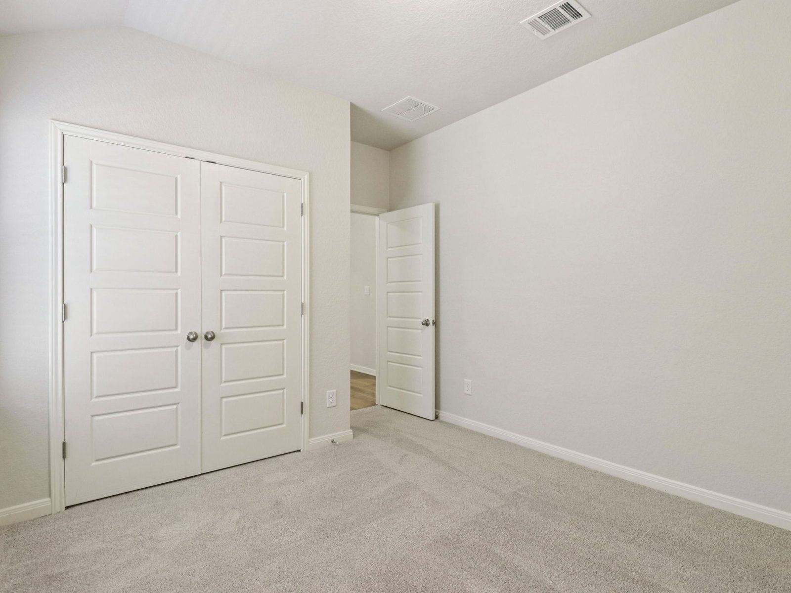 Guest bedroom in the Allen floorplan at a Meritage Homes community.:Guest Bedroom
