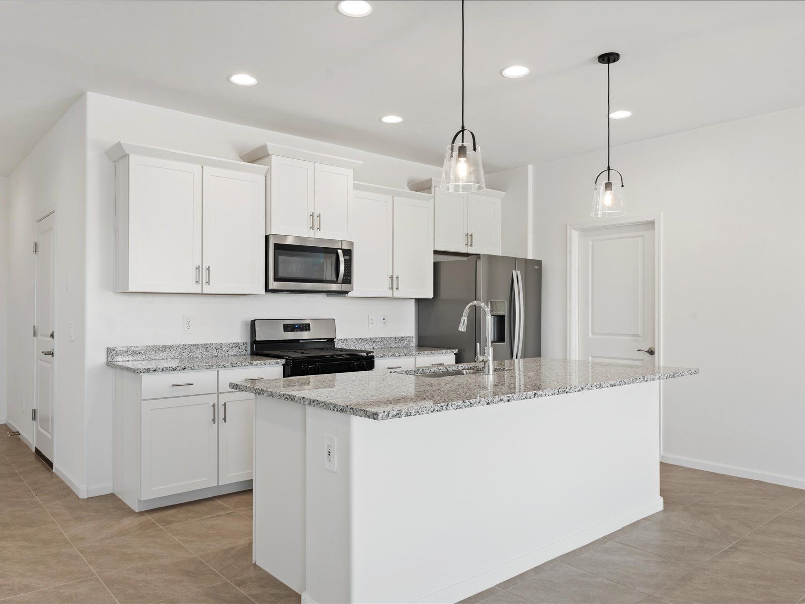 Welcome to the 2585 floorplan.:TUC_Starvalley_2585-C_Kitchen_6734-W-Cold-Stream-Ct