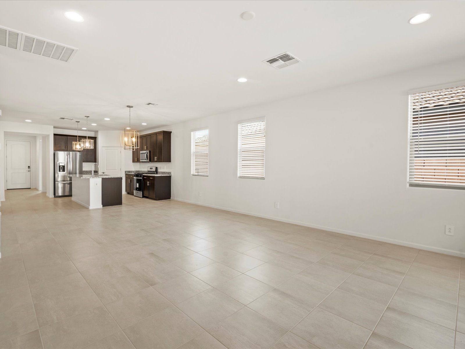 Dining Area:Dining Area