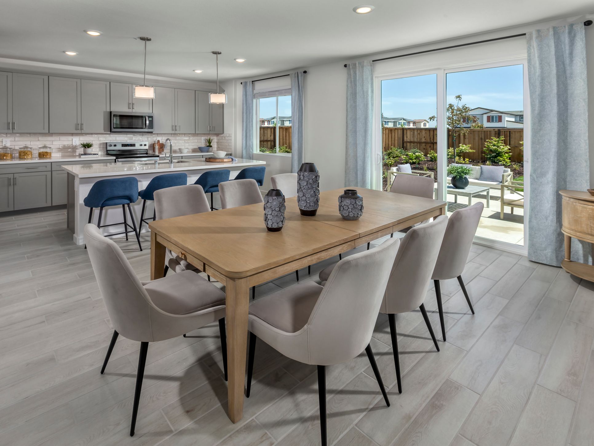 Dining and Kitchen:Dining and Kitchen