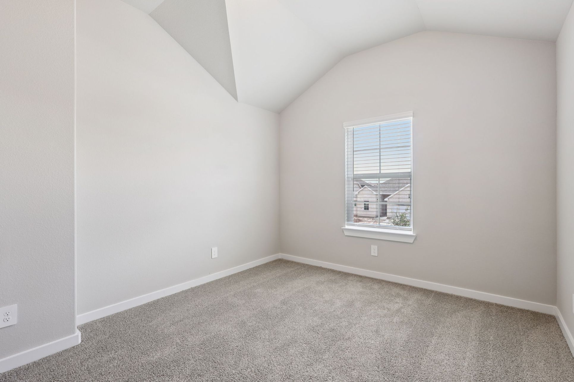 Secondary bedroom:Secondary bedroom