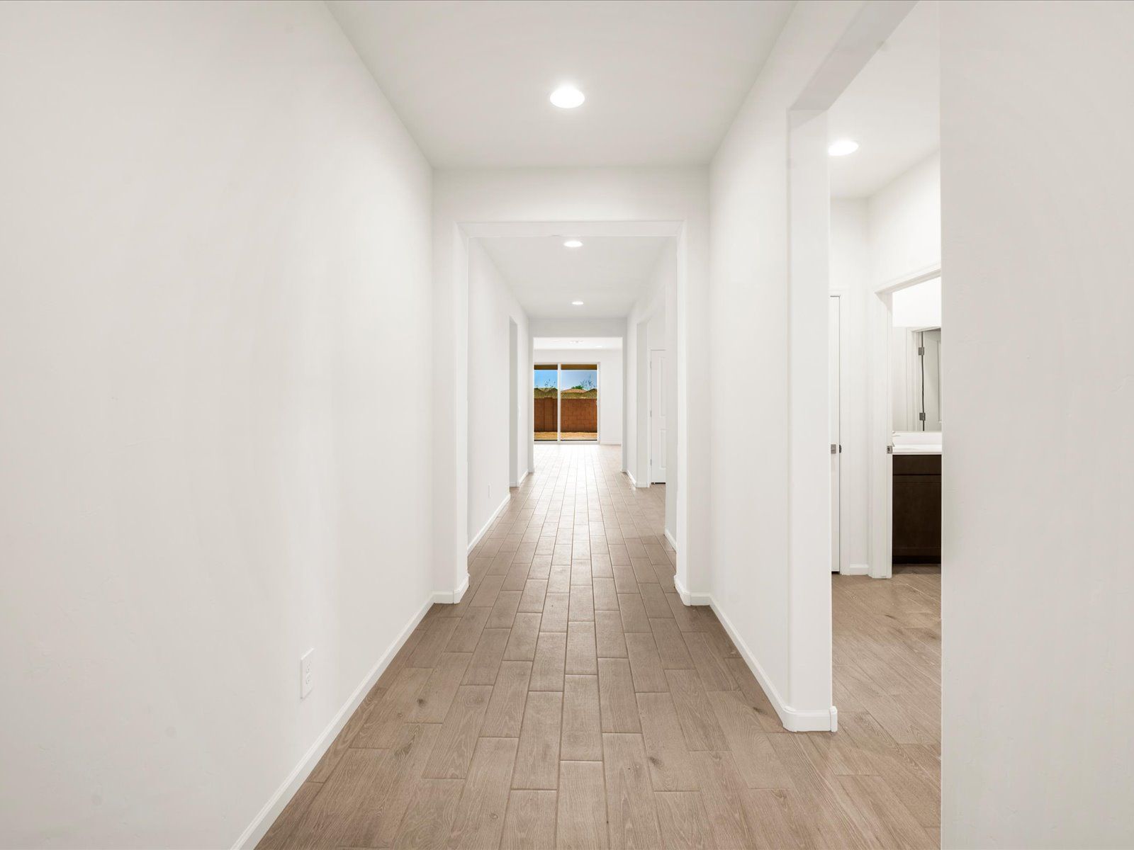 TUC_Arbor_2550-B_Hallway_243-N-Pecan-Canyon-Ln:TUC_Arbor_2550-B_Hallway_243-N-Pecan-Canyon-Ln