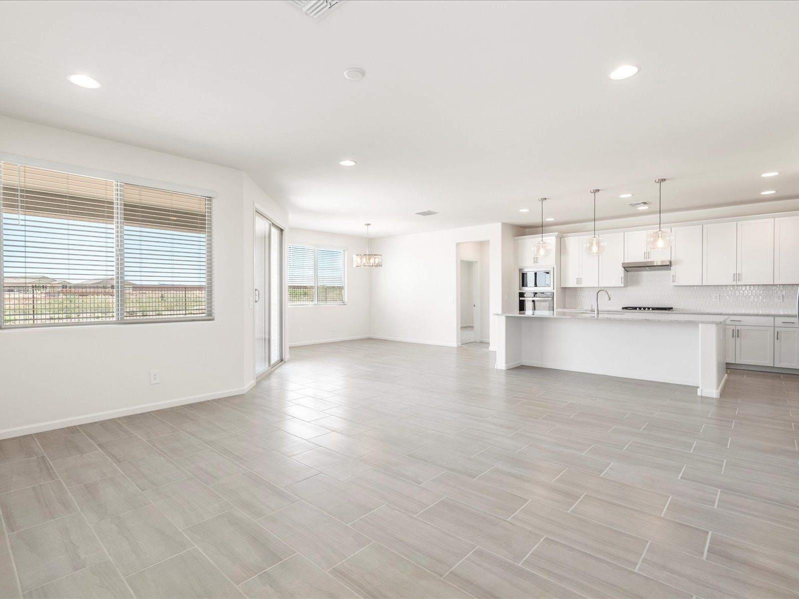 Welcome to the 2340 floorplan.:Living Area