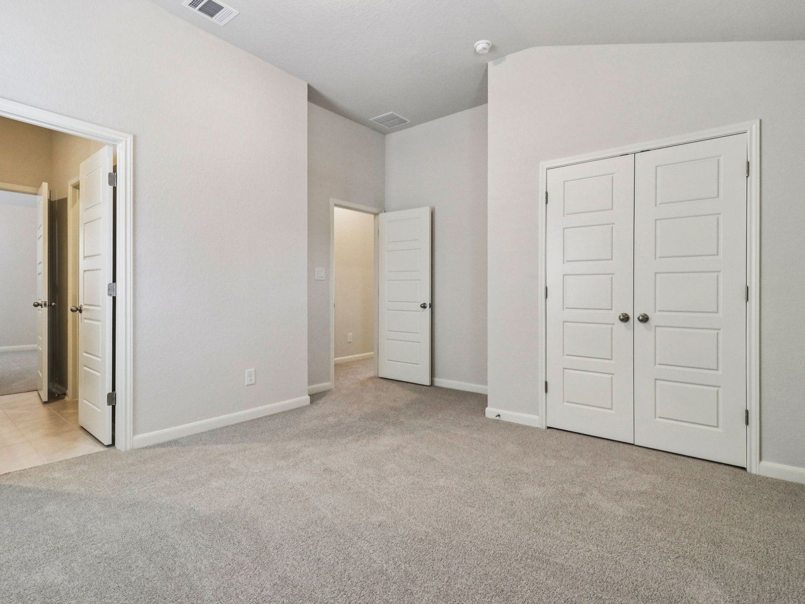 Guest bedroom in the Evergreen floorplan at a Meritage Homes community in San Antonio, TX.:Guest Bedroom