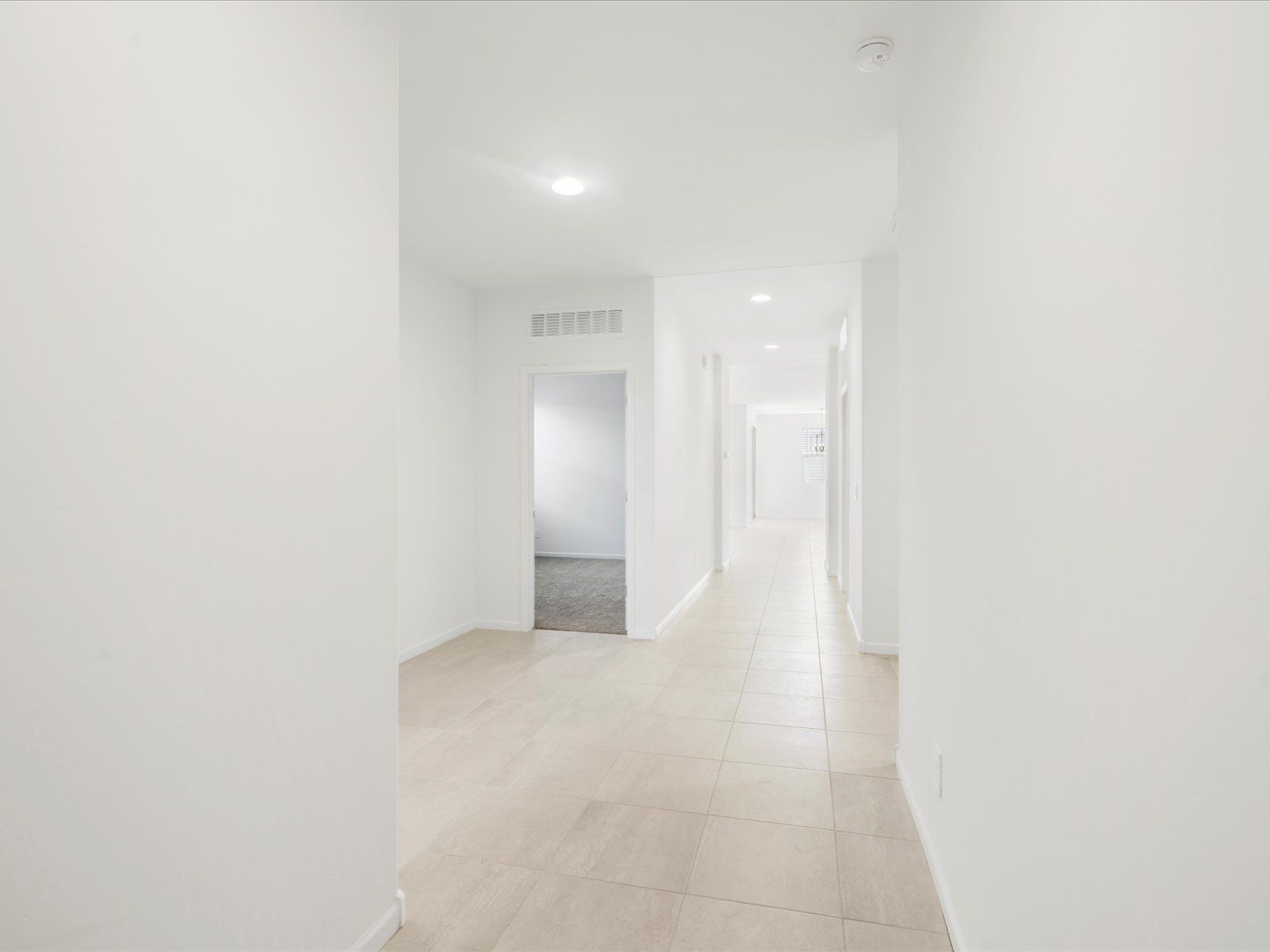 Welcome to the 1820 floorplan image taken at Alamar at Rocking K in Vail, AZ.:TUC_Rocking-K_1820-A_Hallway_8329-S-Clara-Roberts-Wy