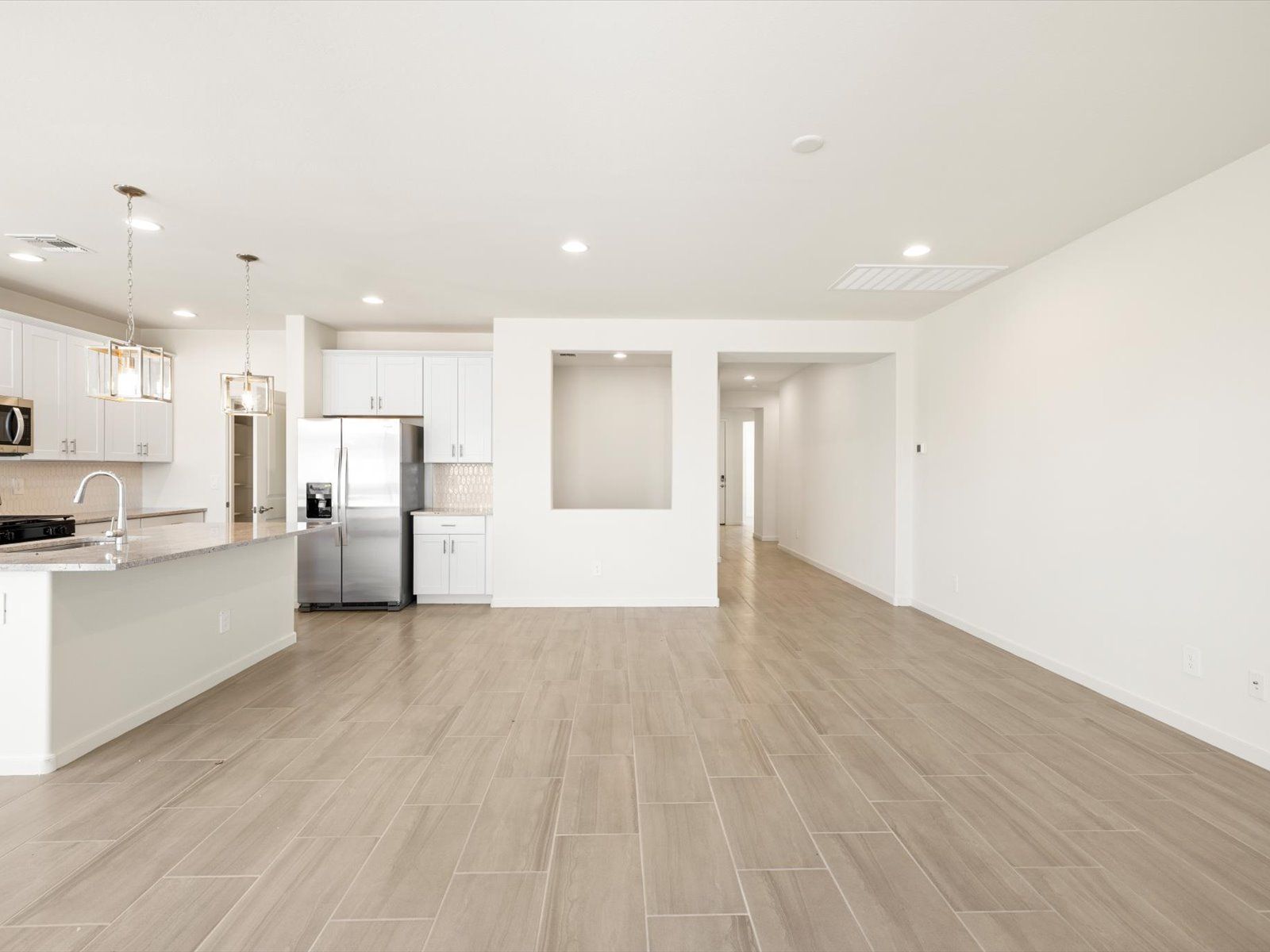 Welcome to the 1660 floorplan.:Living Area