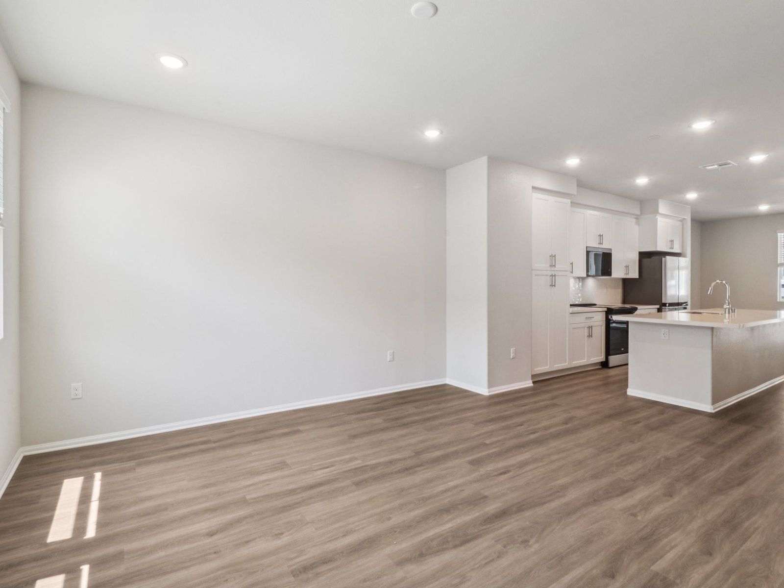 SCA_Cielo_1637_Cozy-5.0_Great-Room_2206-Saltbush-Drive_QMI:SCA_Cielo_1637_Cozy-5.0_Great-Room_2206-Saltbush-Drive_QMI