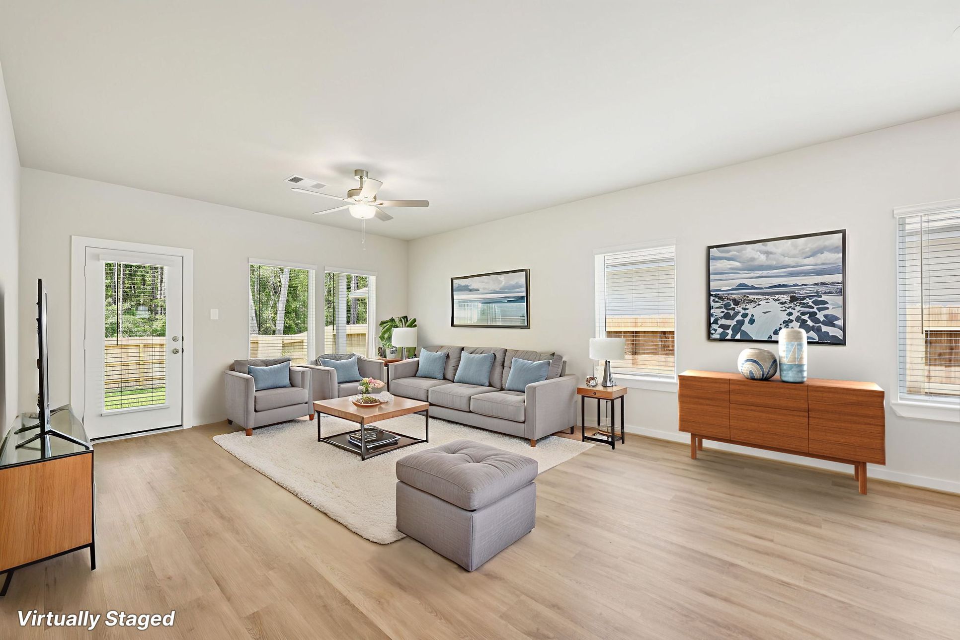 The Gateway floorplan in Landing Meadows of New Caney, TX.:Living room