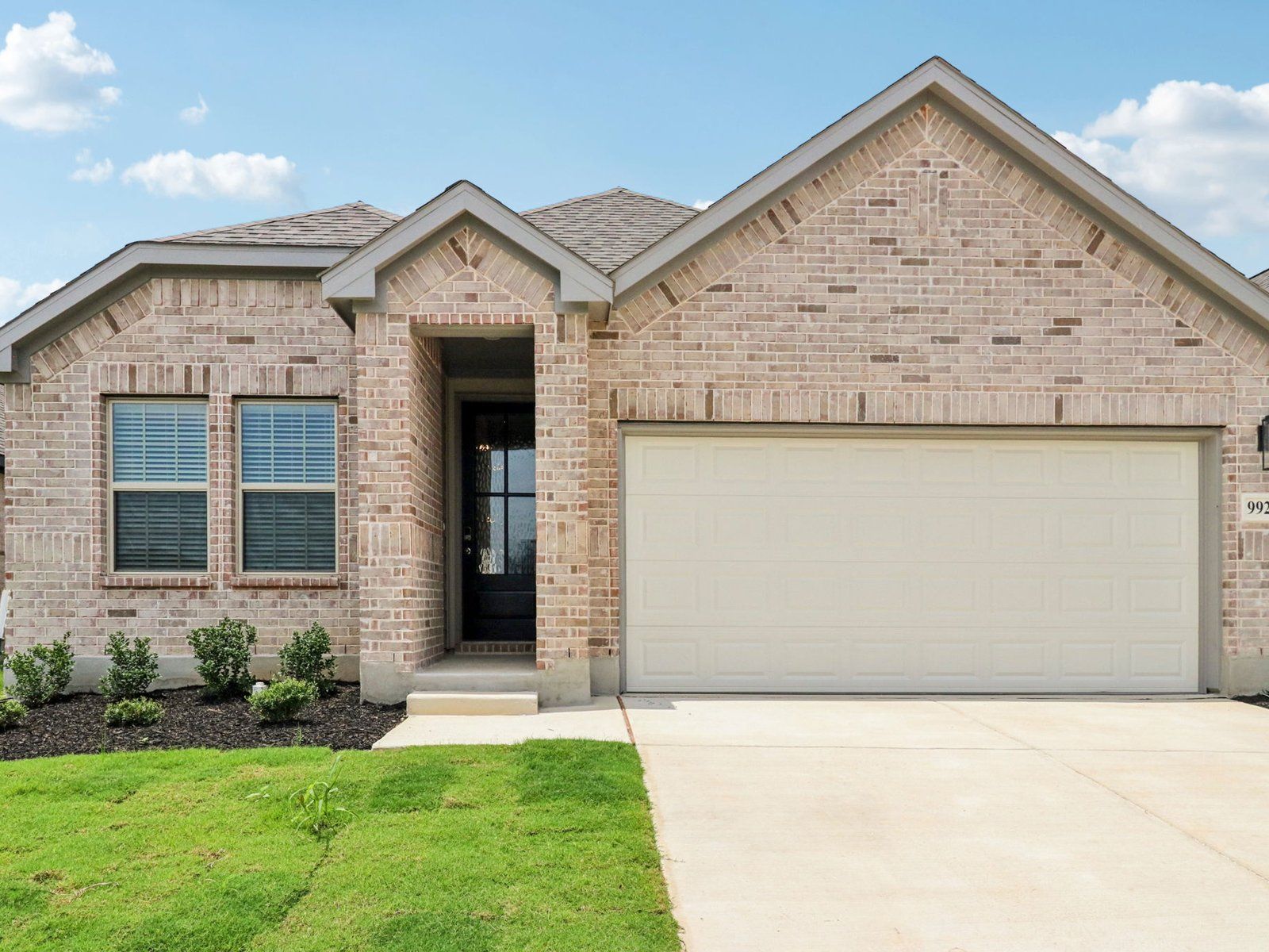 Front exterior of the Allen floorplan at a Meritage Homes community.:Front Exterior