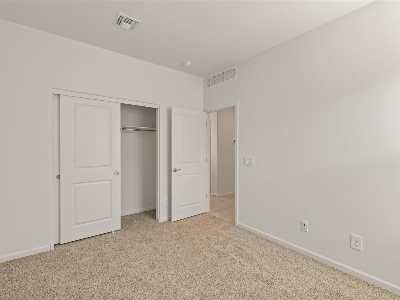 Welcome to the 1600 floorplan:Bedroom