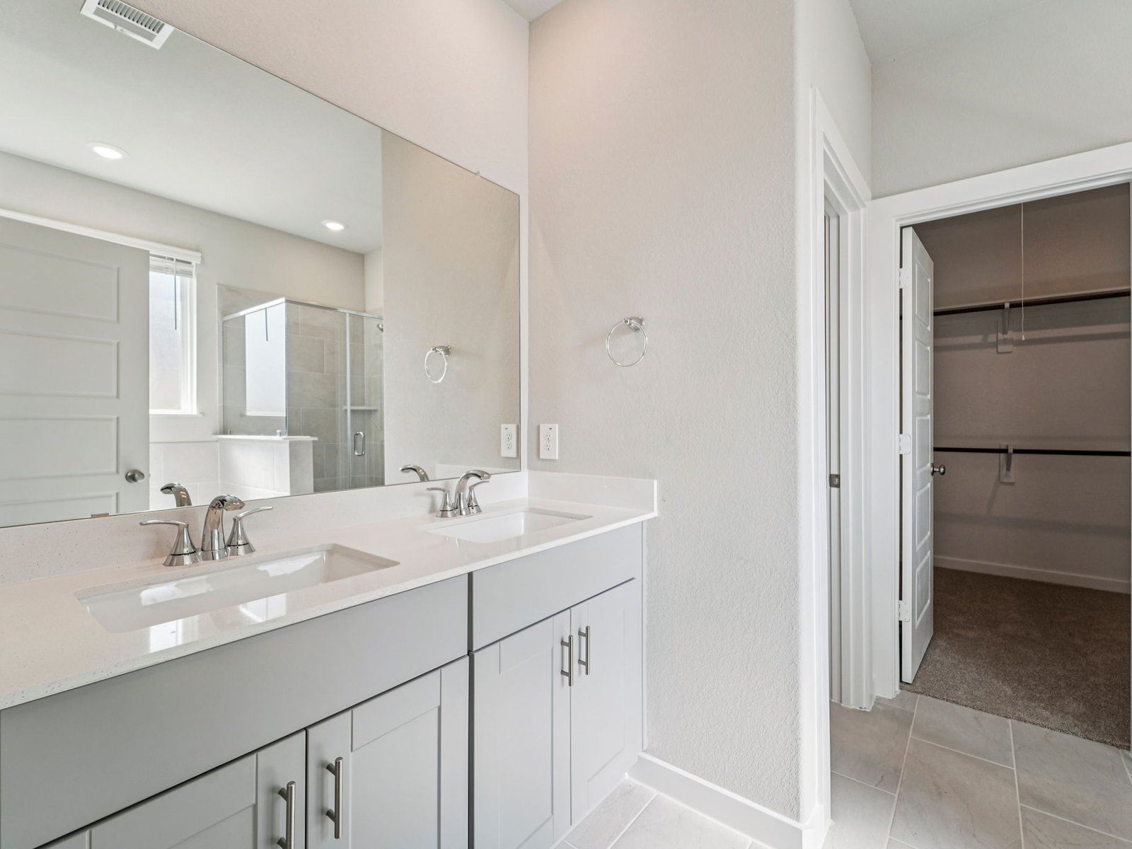 The Summerfield floorplan in Heights of Barbers Hill of Mont Belvieu, TX.:Primary Bathroom