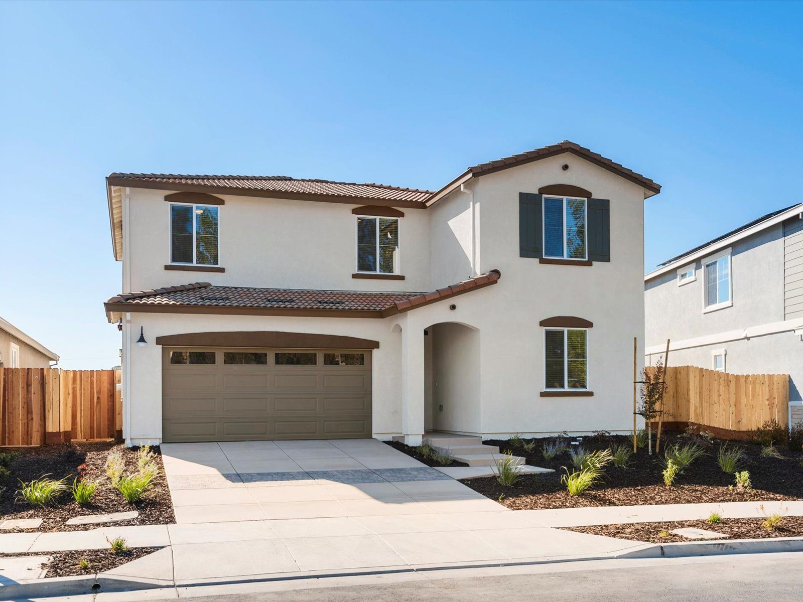 SAC_Bayview-At-Richmond-Country-Club_4024_Facade_B_4211-Markovich-Ct