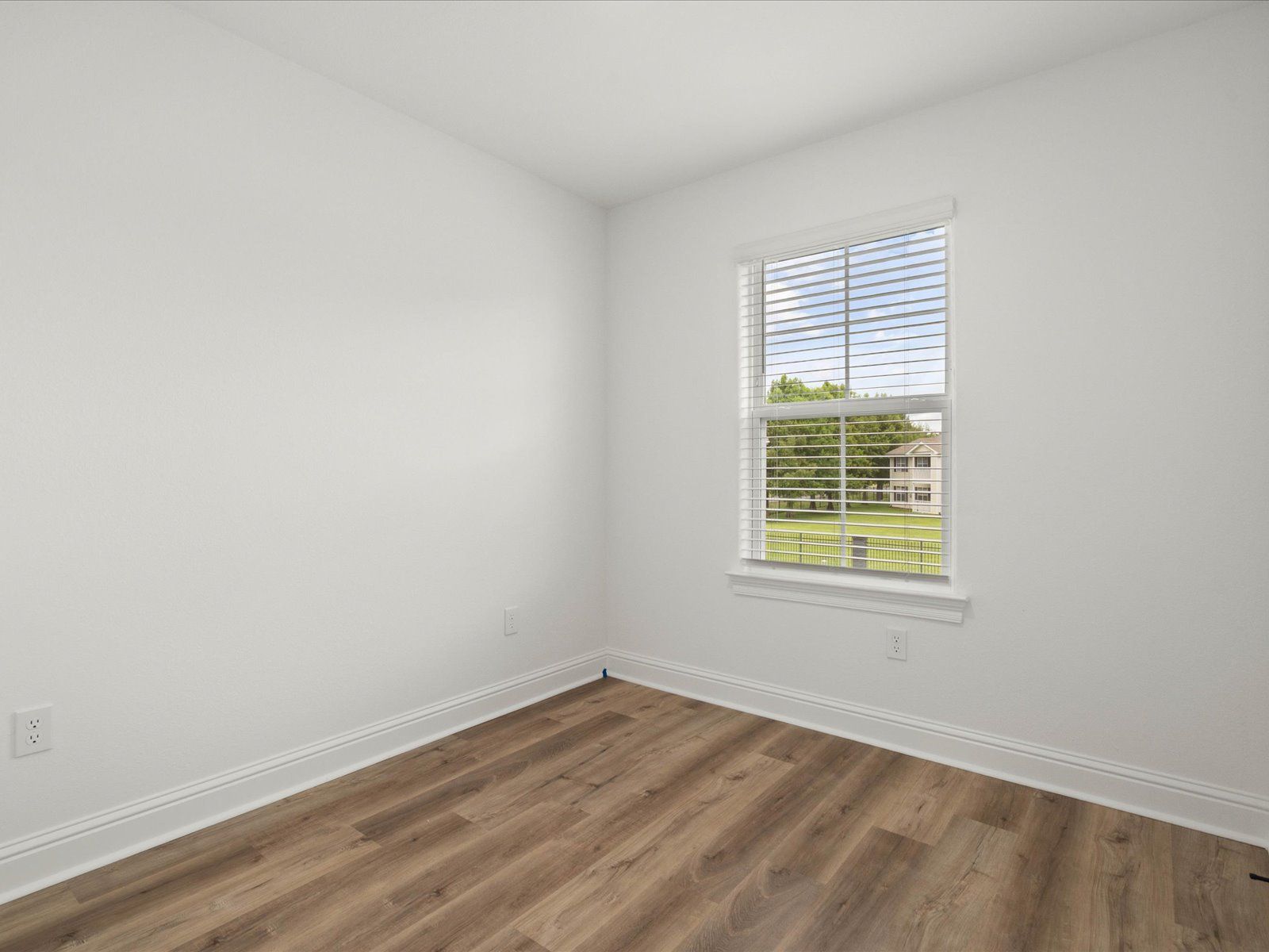 Secondary Bathroom in the Parker floorplan at a Meritage Homes community in Gulfport, MS.