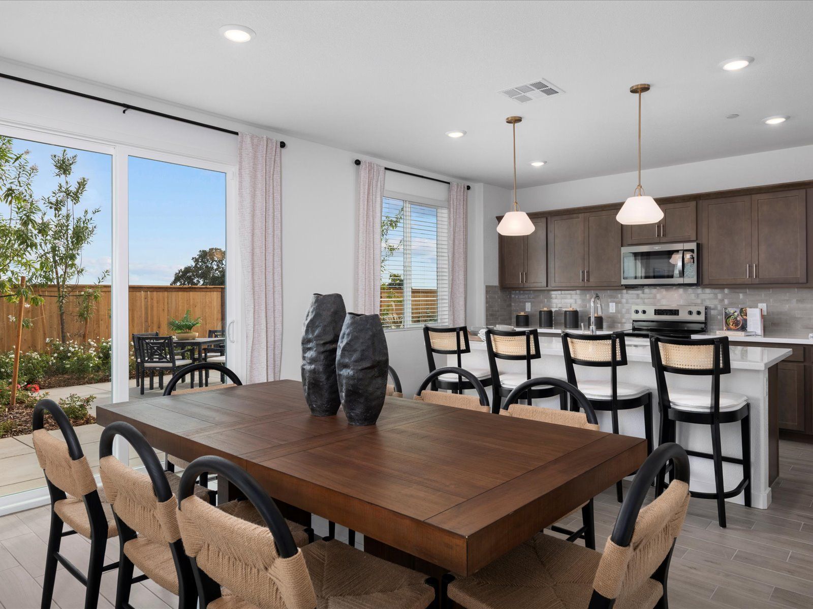 Dining and Kitchen:Dining and Kitchen
