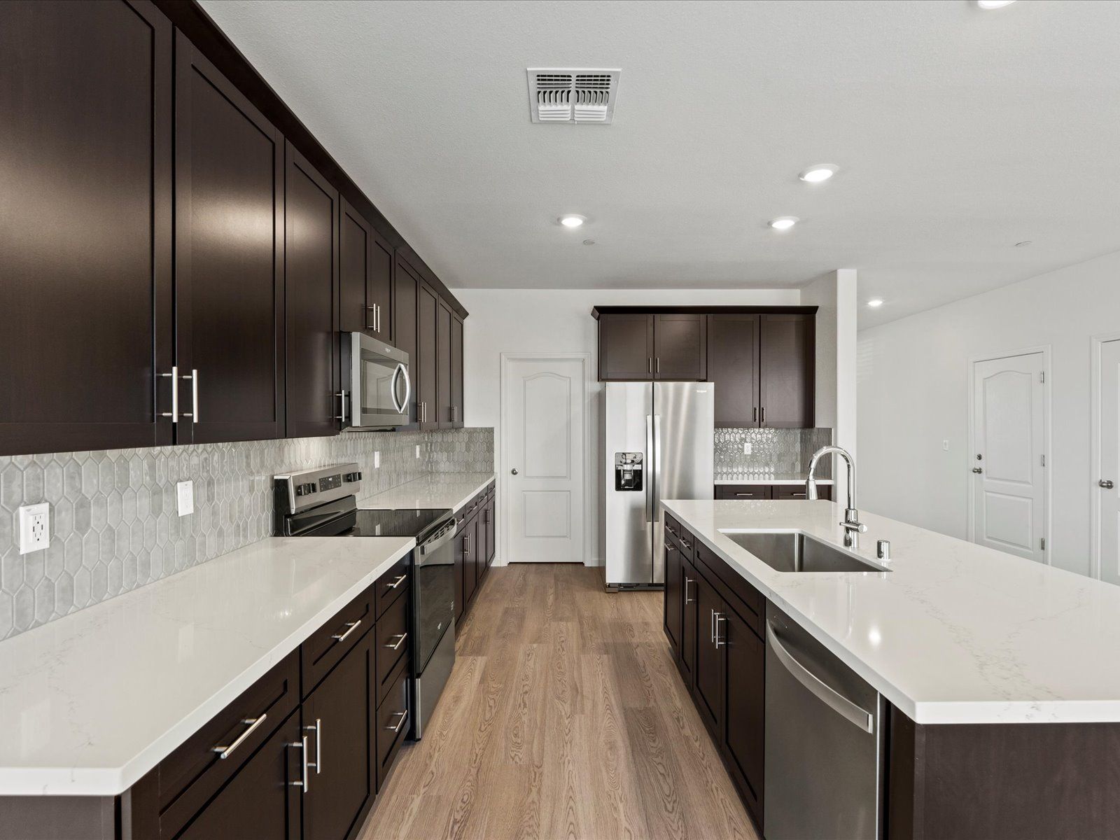 Welcome to 2369 Sather St at Eastwood of Machado Ranch in Manteca, CA.:SAC_Eastwood-At-Machado-Ranch_4025_Kitchen_E_2369-Sather-St